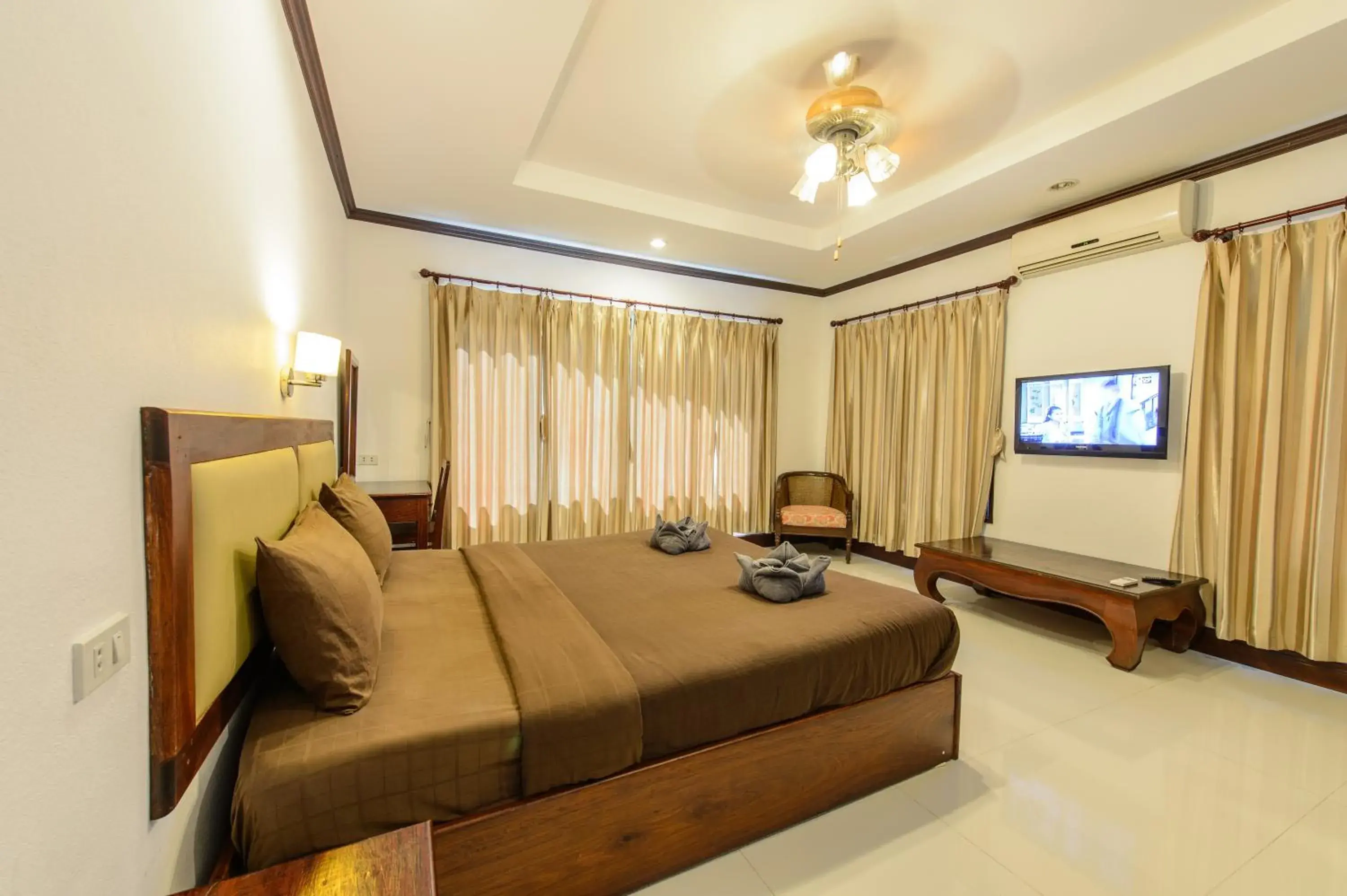 Deluxe Double Room in Sabaidee Guesthouse Deluxe Double Room in Sabaidee Guesthouse