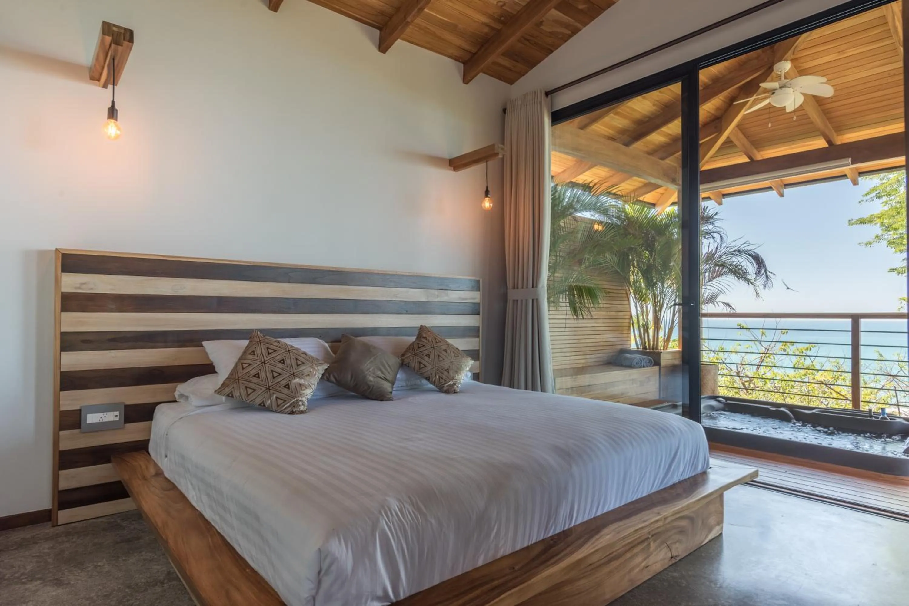 Hot Tub, Bed in Vista del Alma Boutique - Adult Only