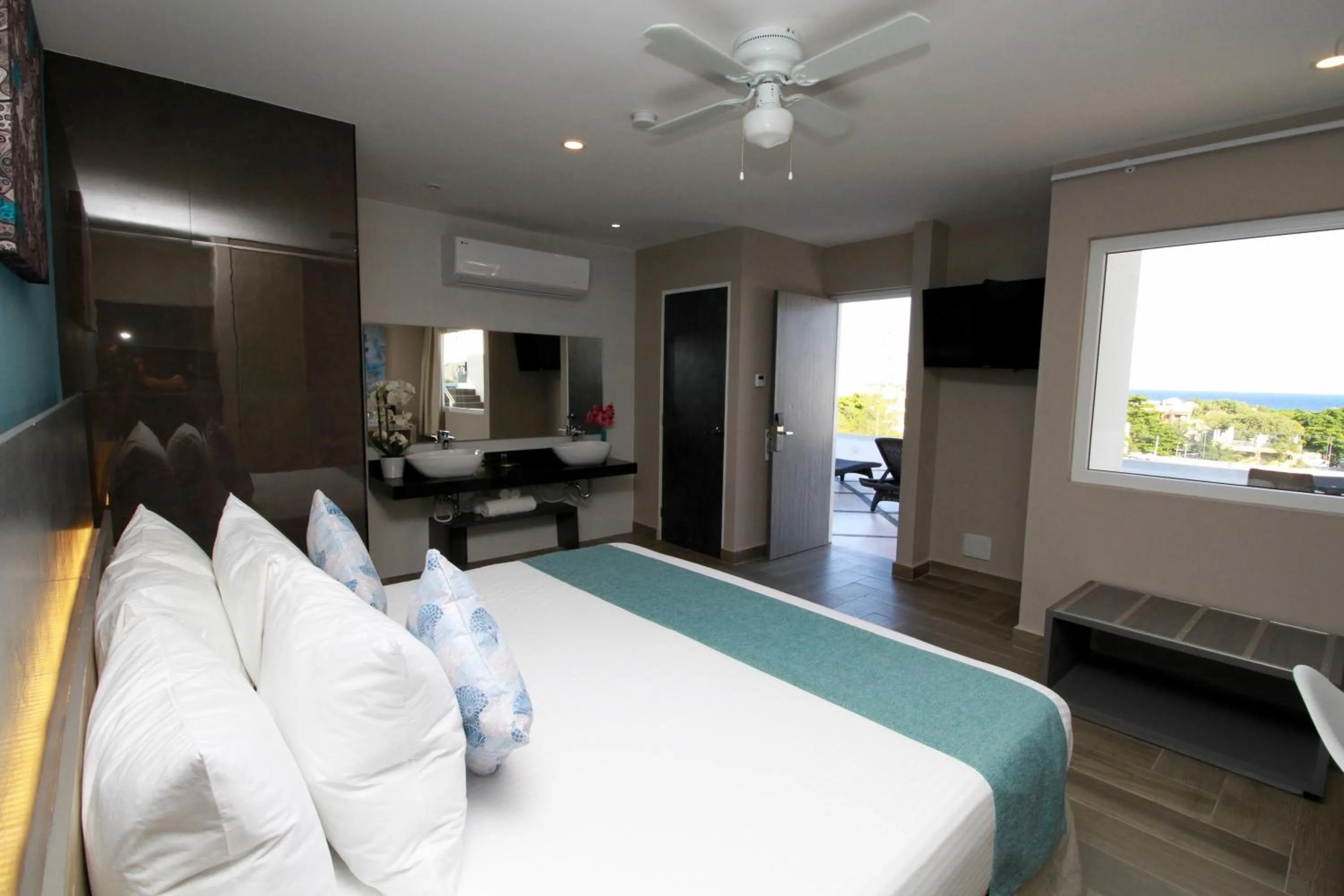 Bedroom, Bed in Illusion Xpress I Attraction Hotel Deluxe