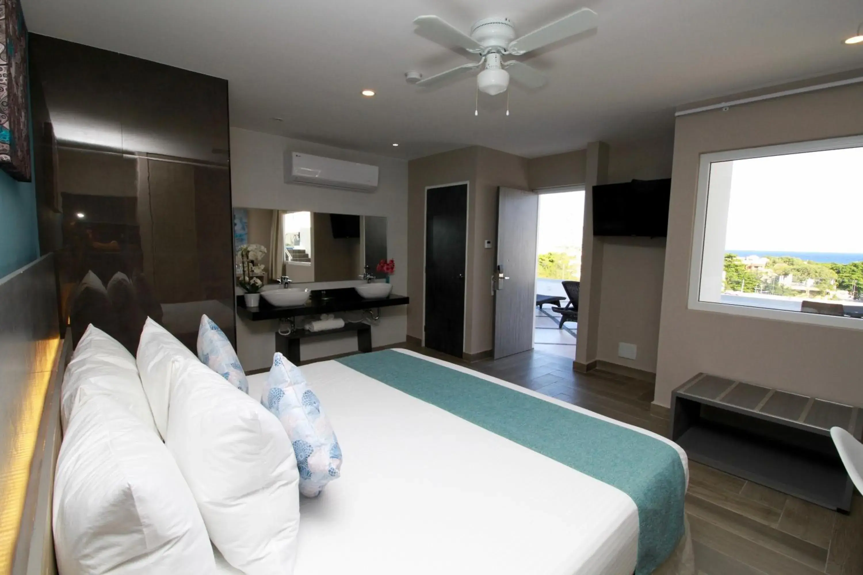 Bedroom, Bed in Illusion Xpress I Attraction Hotel Deluxe Bedroom, Bed in Illusion Xpress I Attraction Hotel Deluxe