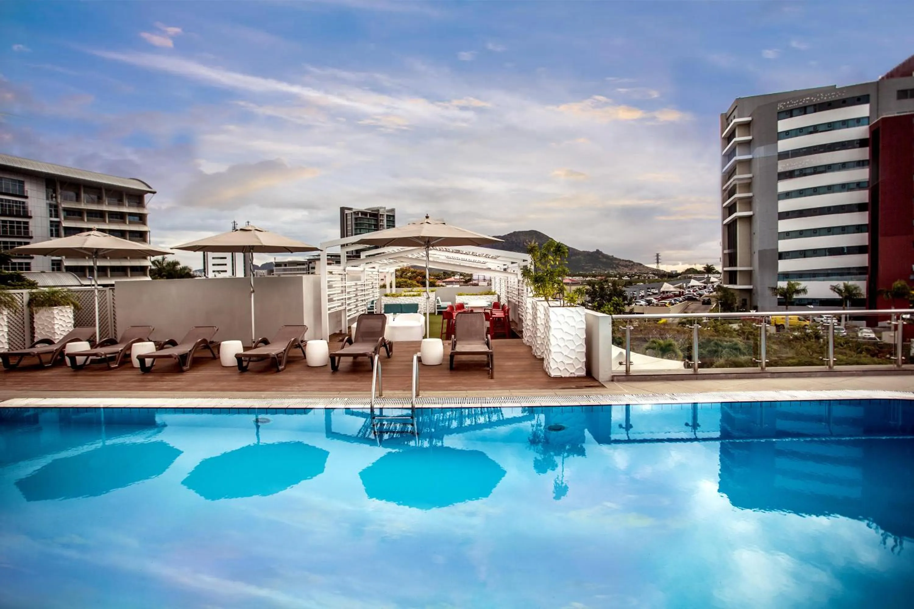 Swimming pool in Hennessy Park Hotel