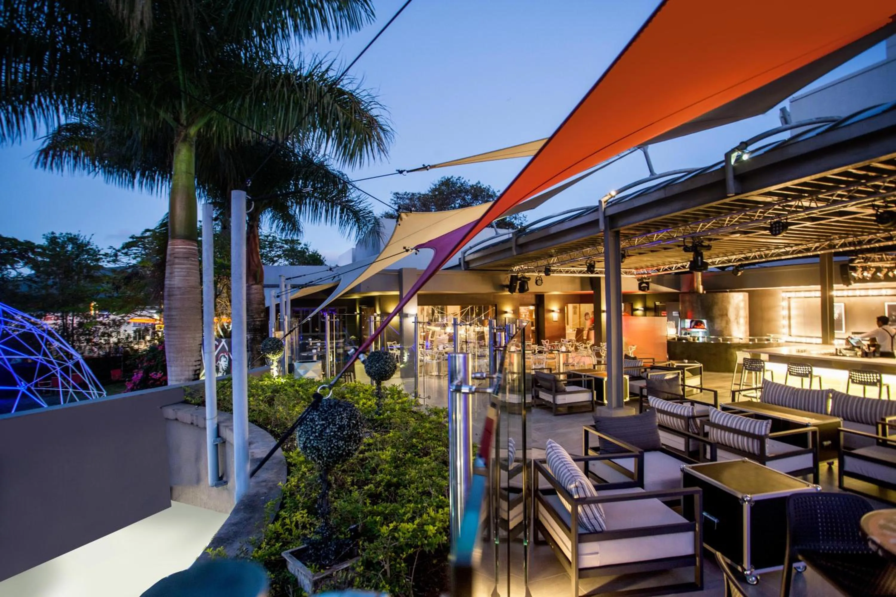 Lounge or bar in Hennessy Park Hotel