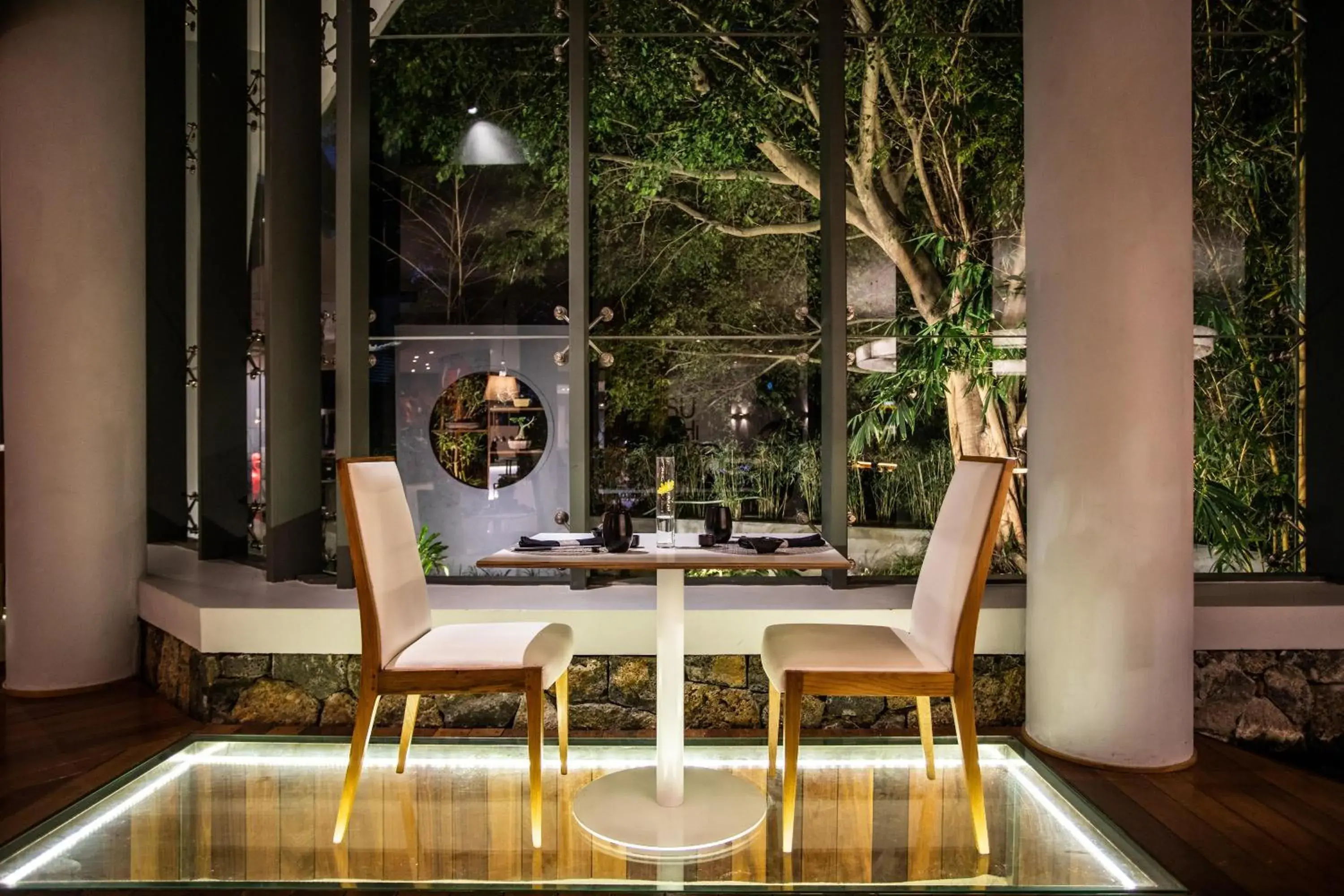 Restaurant/places to eat in Hennessy Park Hotel Restaurant/places to eat in Hennessy Park Hotel