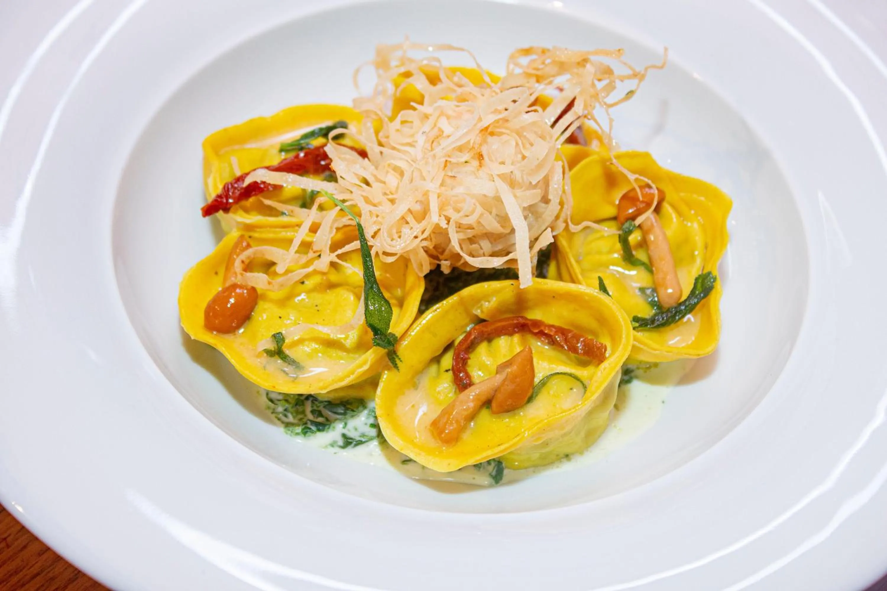 Restaurant/places to eat in Hennessy Park Hotel