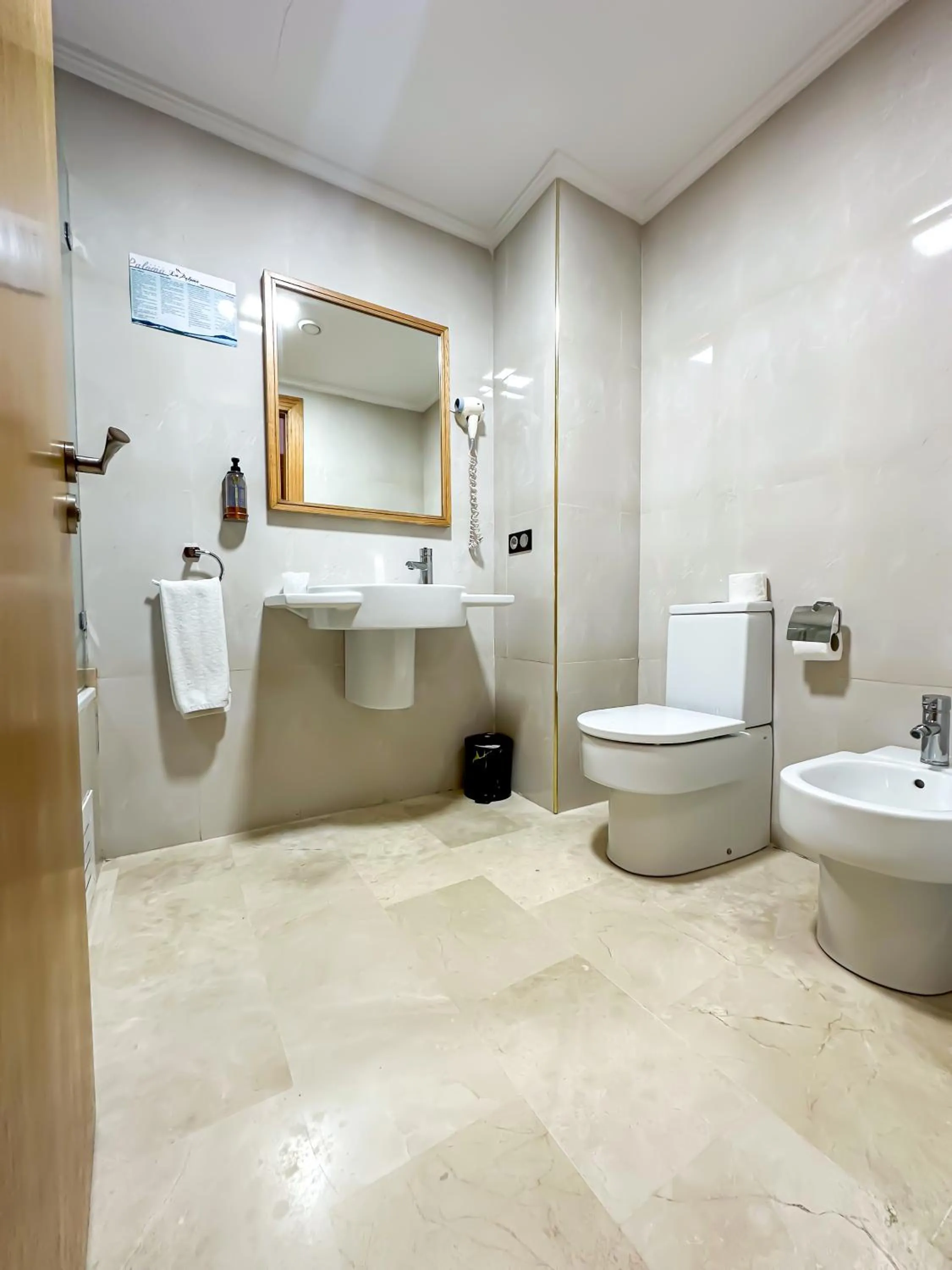 Toilet in Hotel LA PALOMA