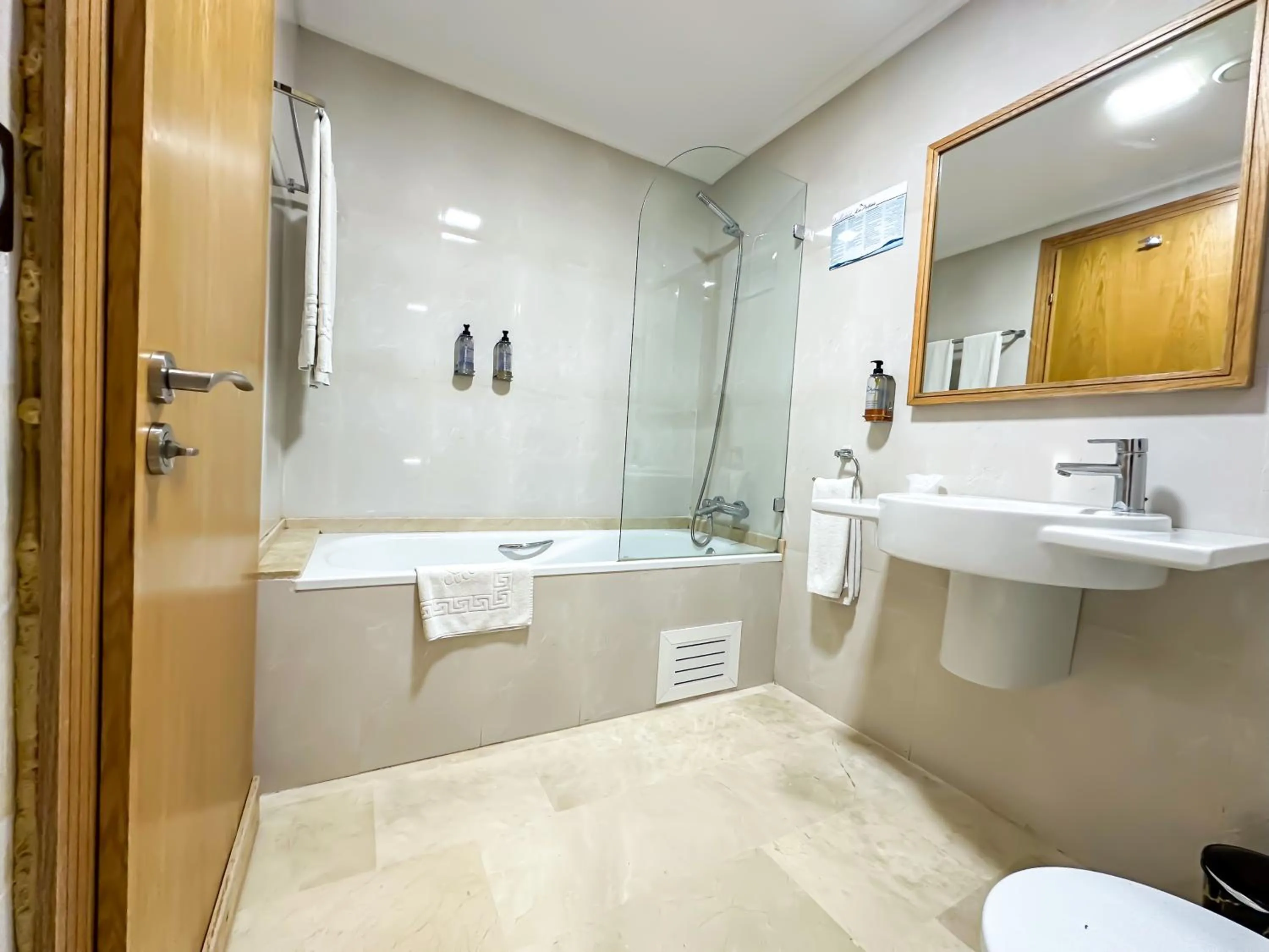 Shower in Hotel LA PALOMA