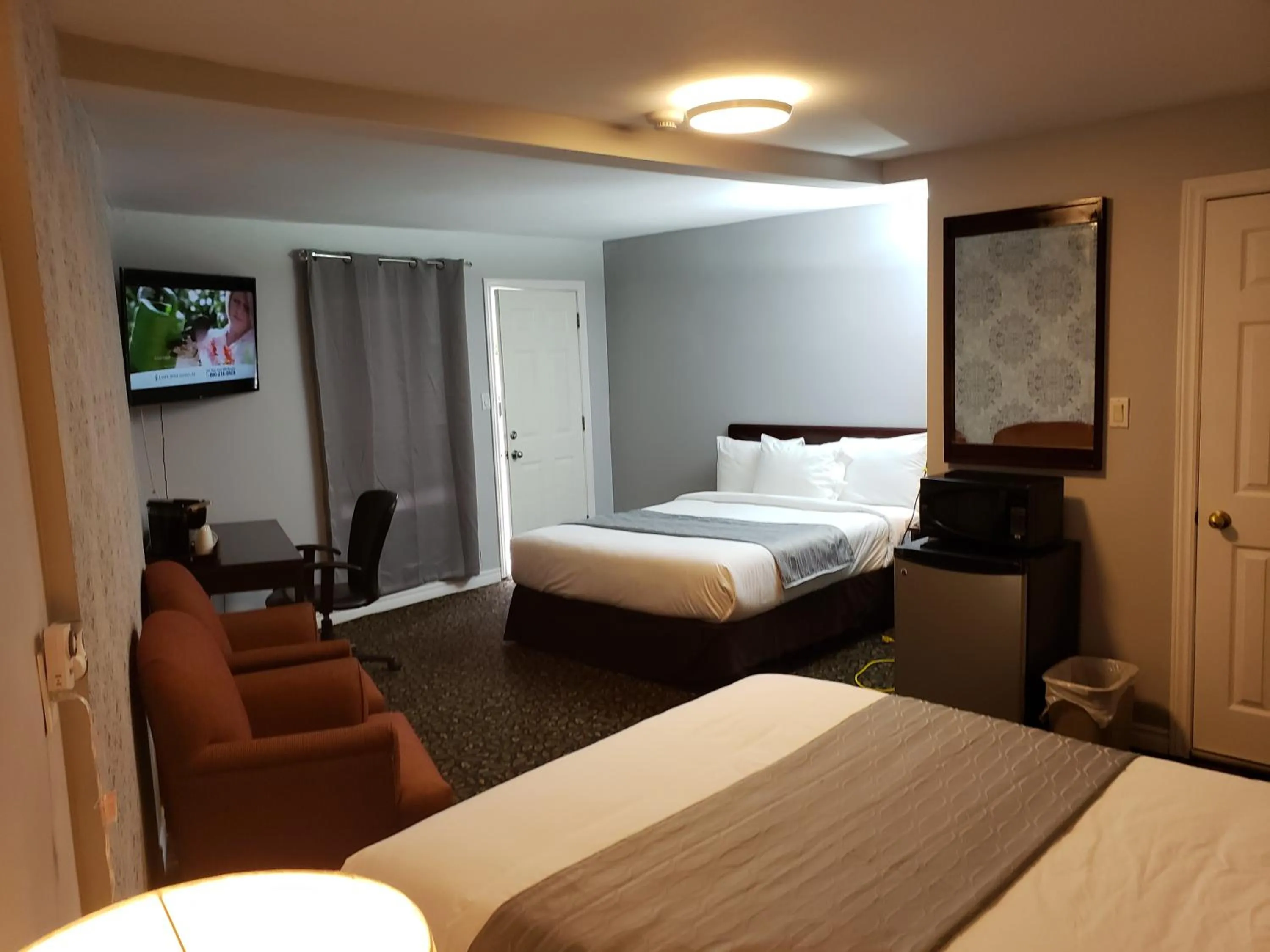 Bed in Regency Inn & Suites