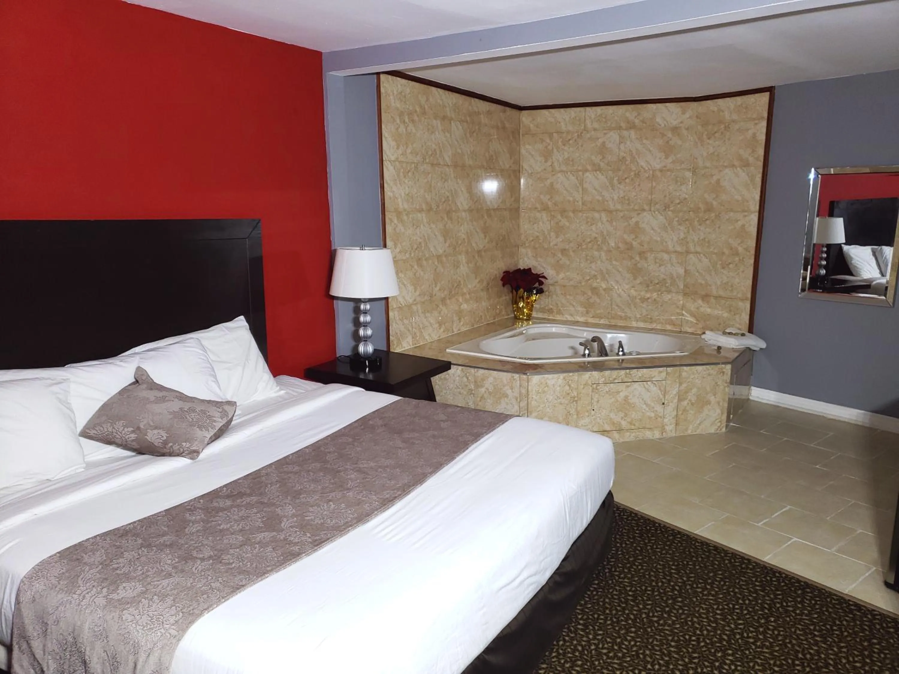 Bed in Regency Inn & Suites