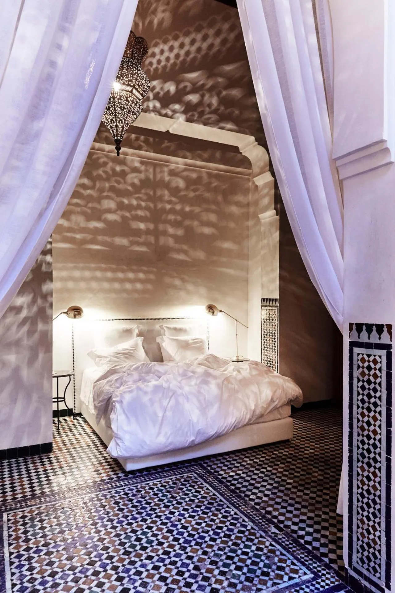 Bedroom, Bed in Chaq Chaq