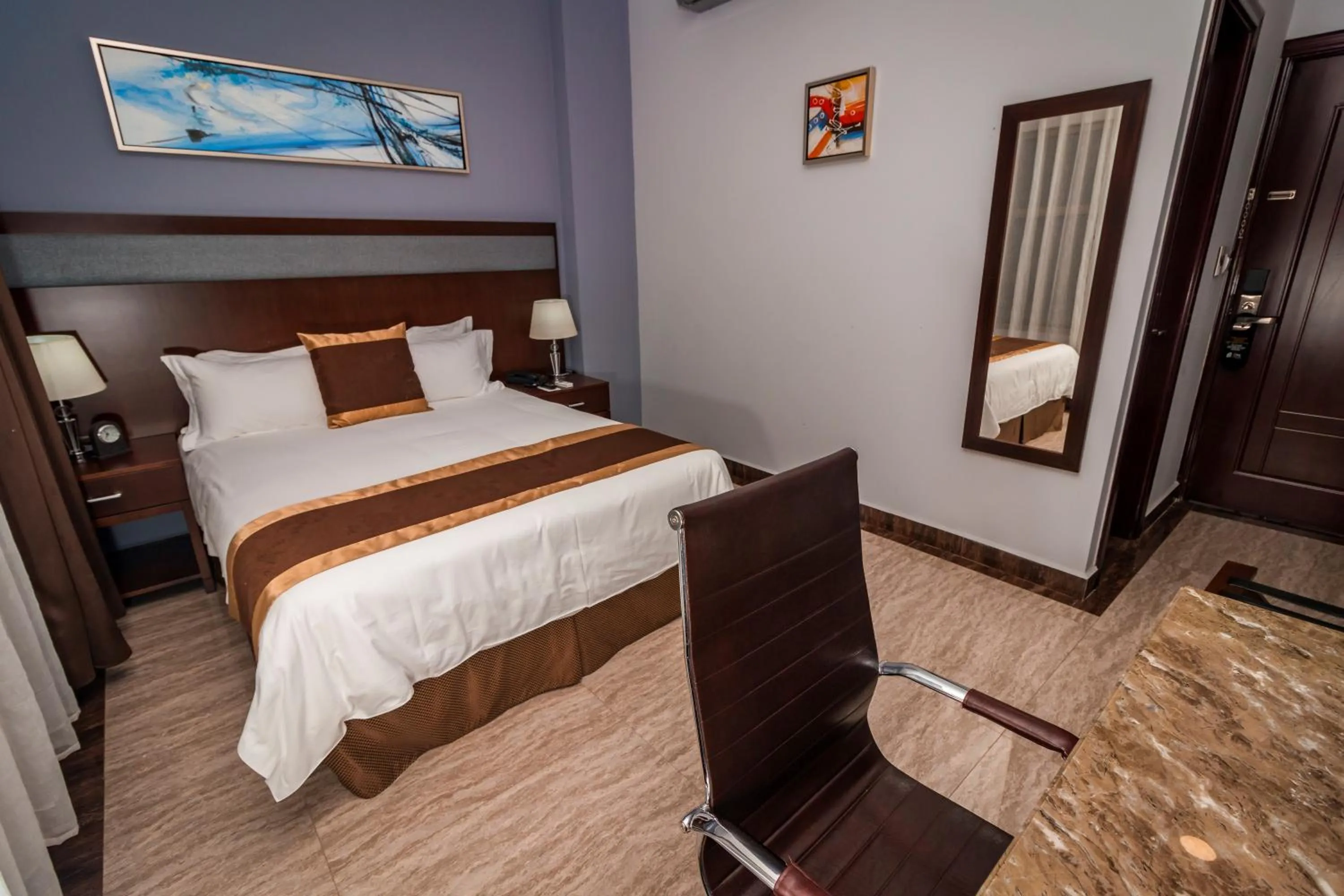 Bed in Hotel City Plaza & Suites