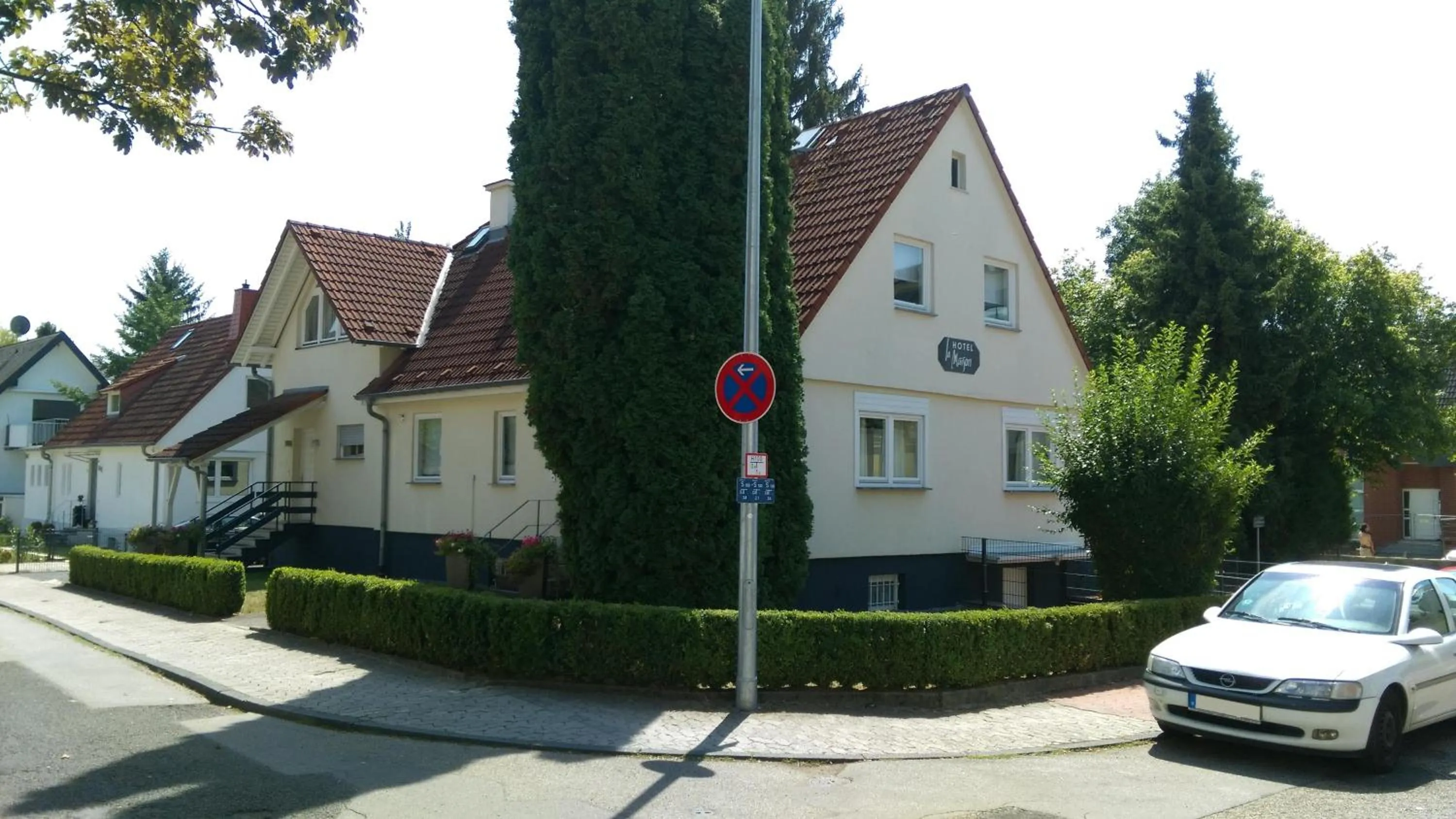 Property building in Hotel Bonjour