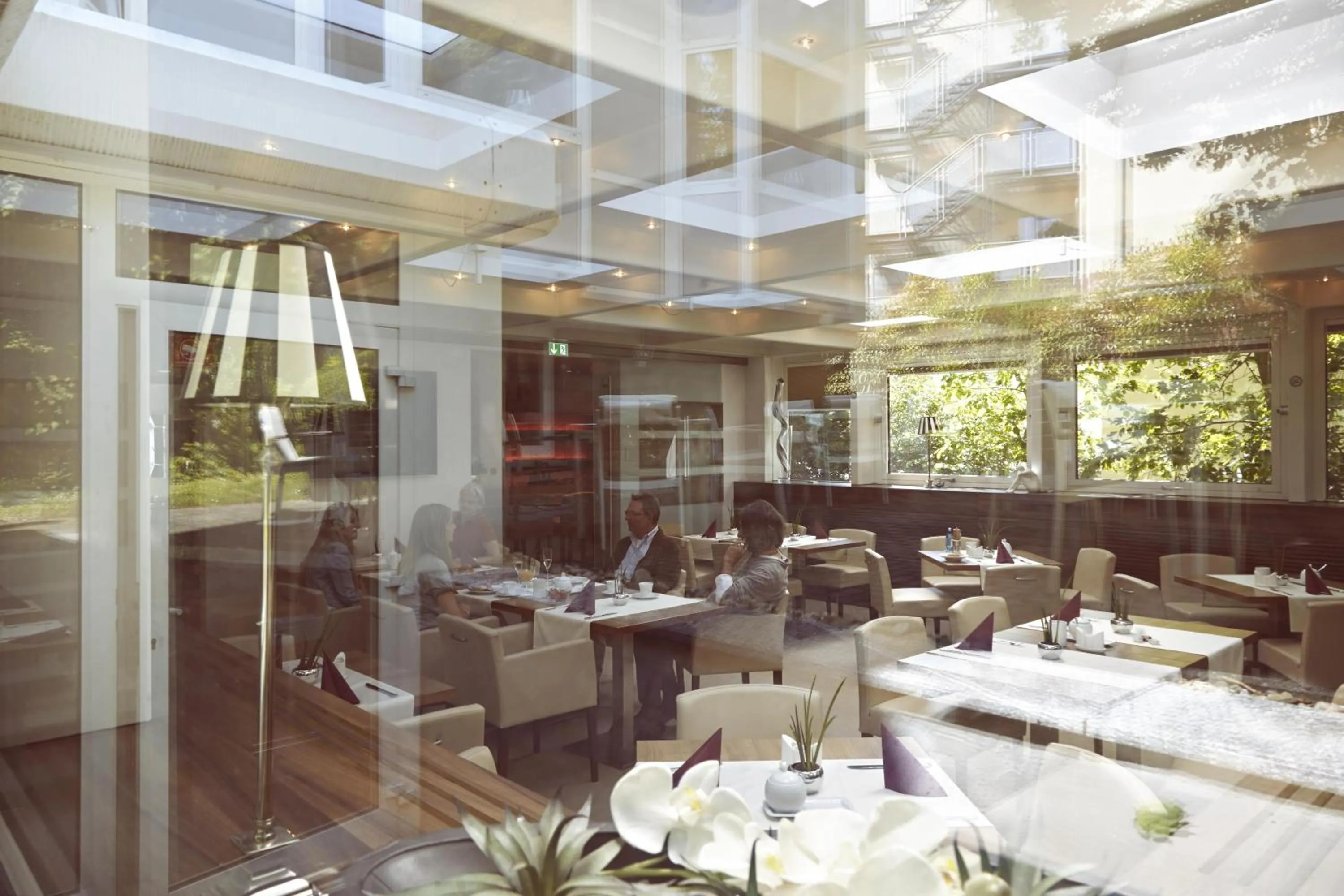 Restaurant/places to eat in Hotel Bonjour