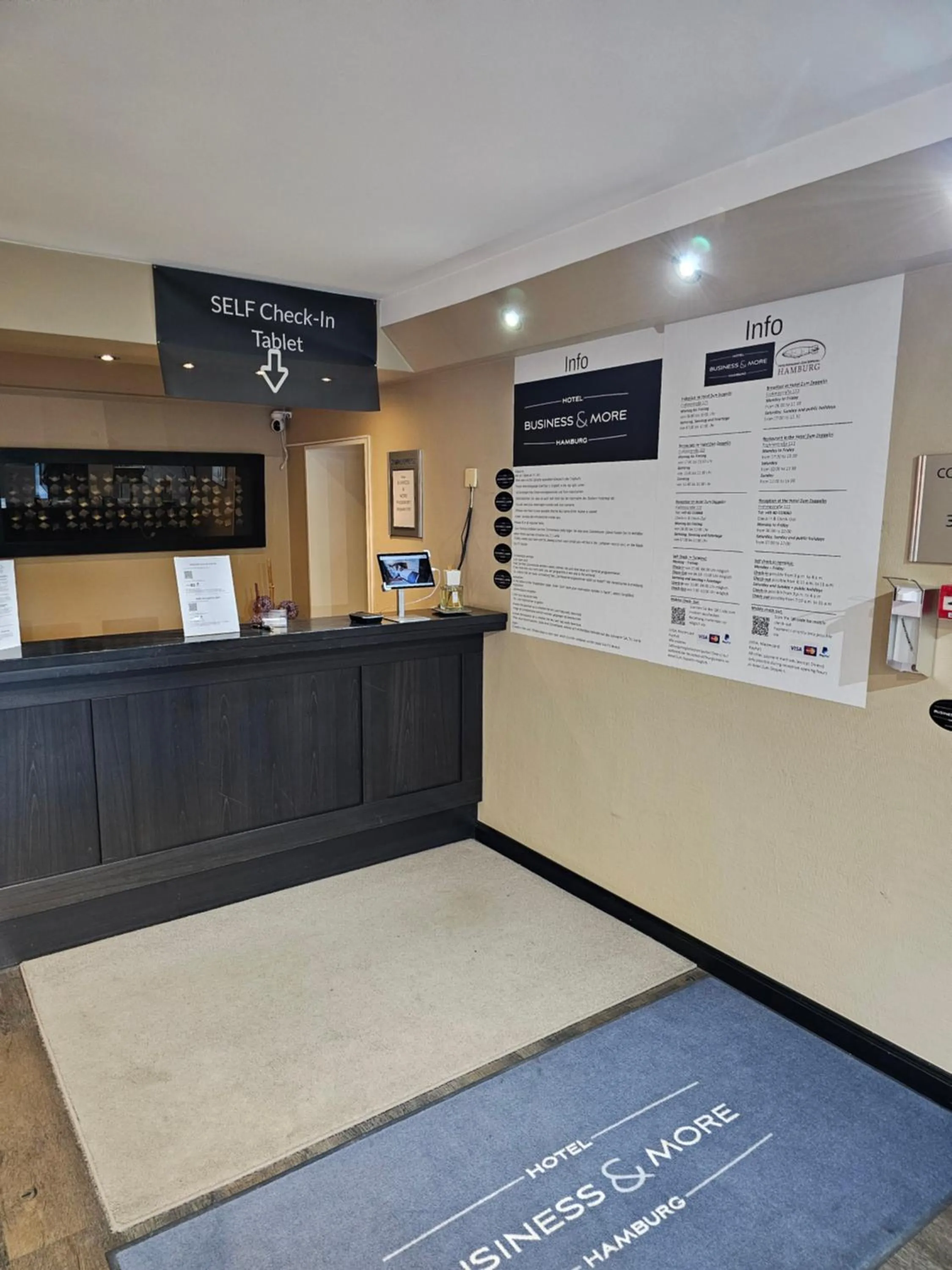 Lobby or reception in Hotel Business & More