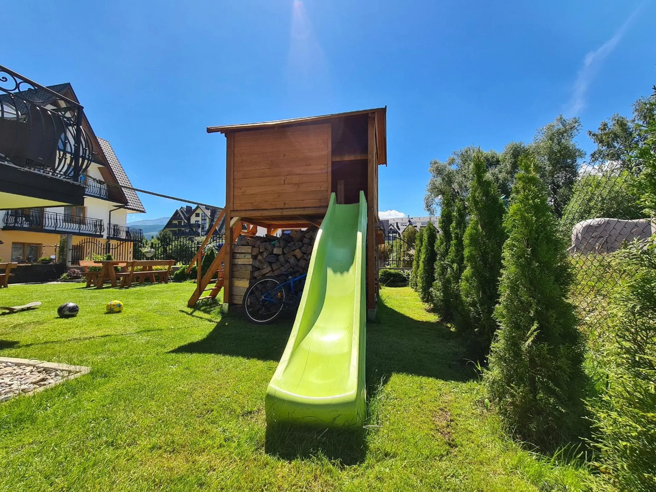 Property building in Willa Wrzos