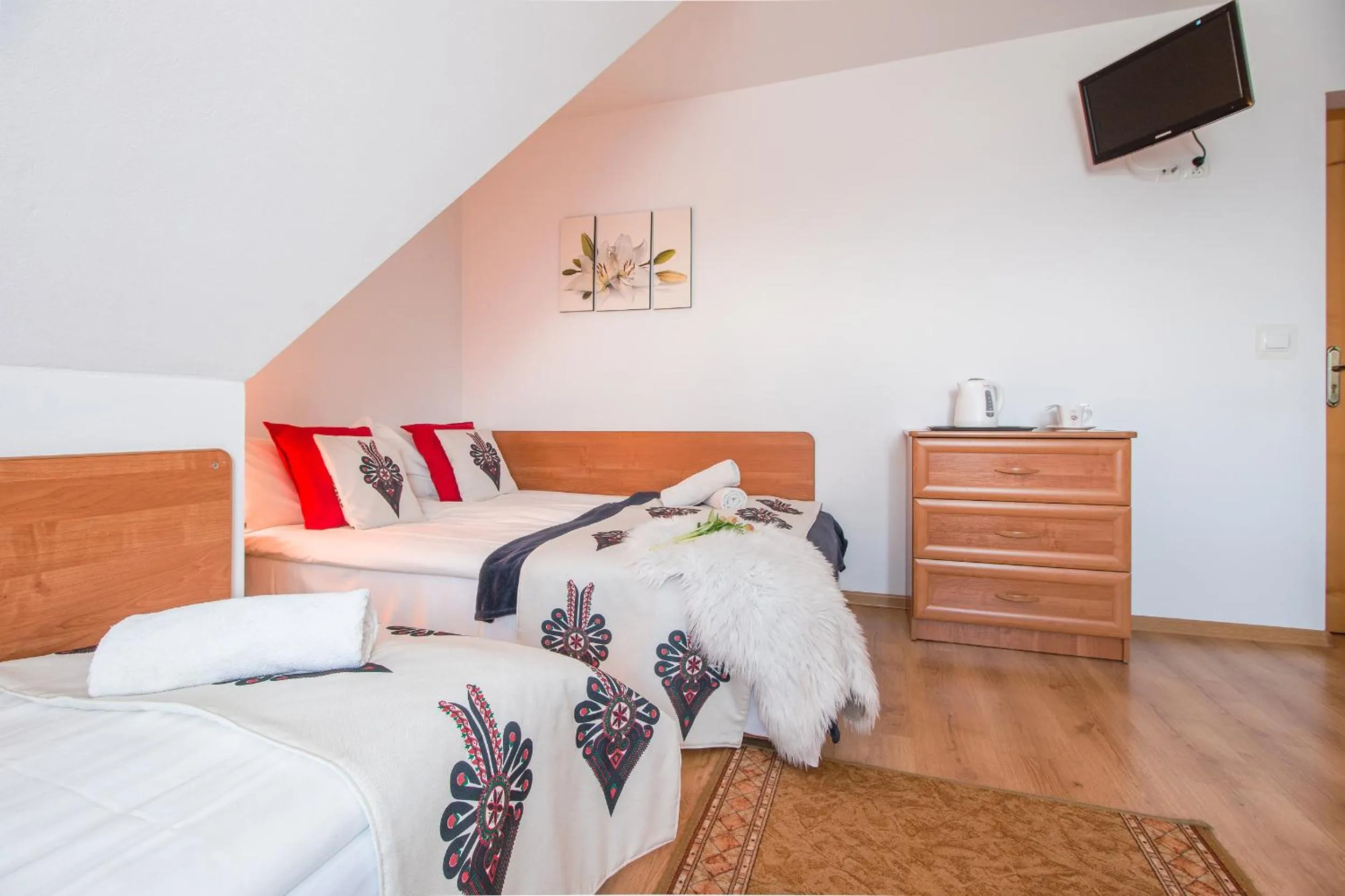 Photo of the whole room, Bed in Willa Wrzos