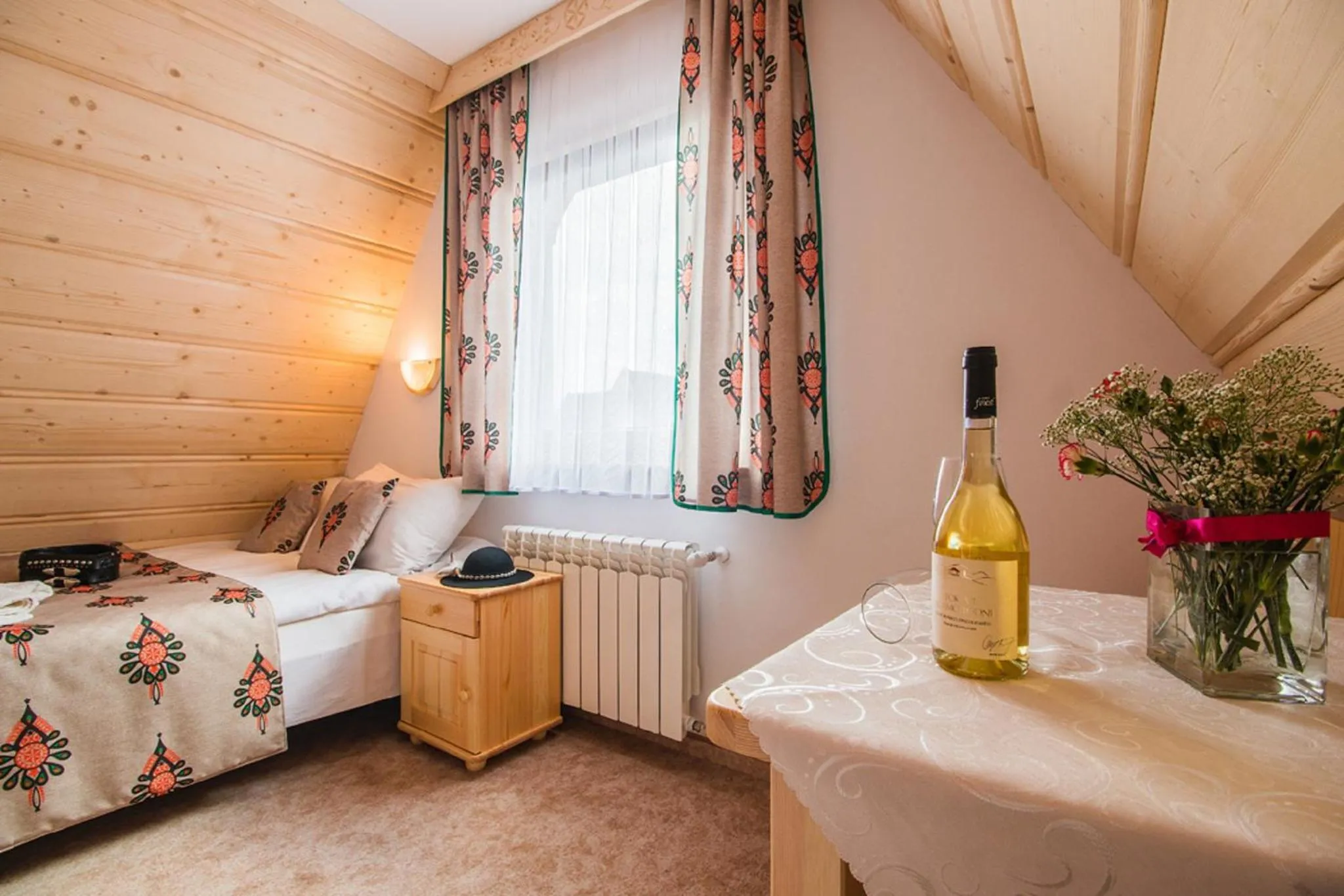 Photo of the whole room, Bed in Willa Wrzos