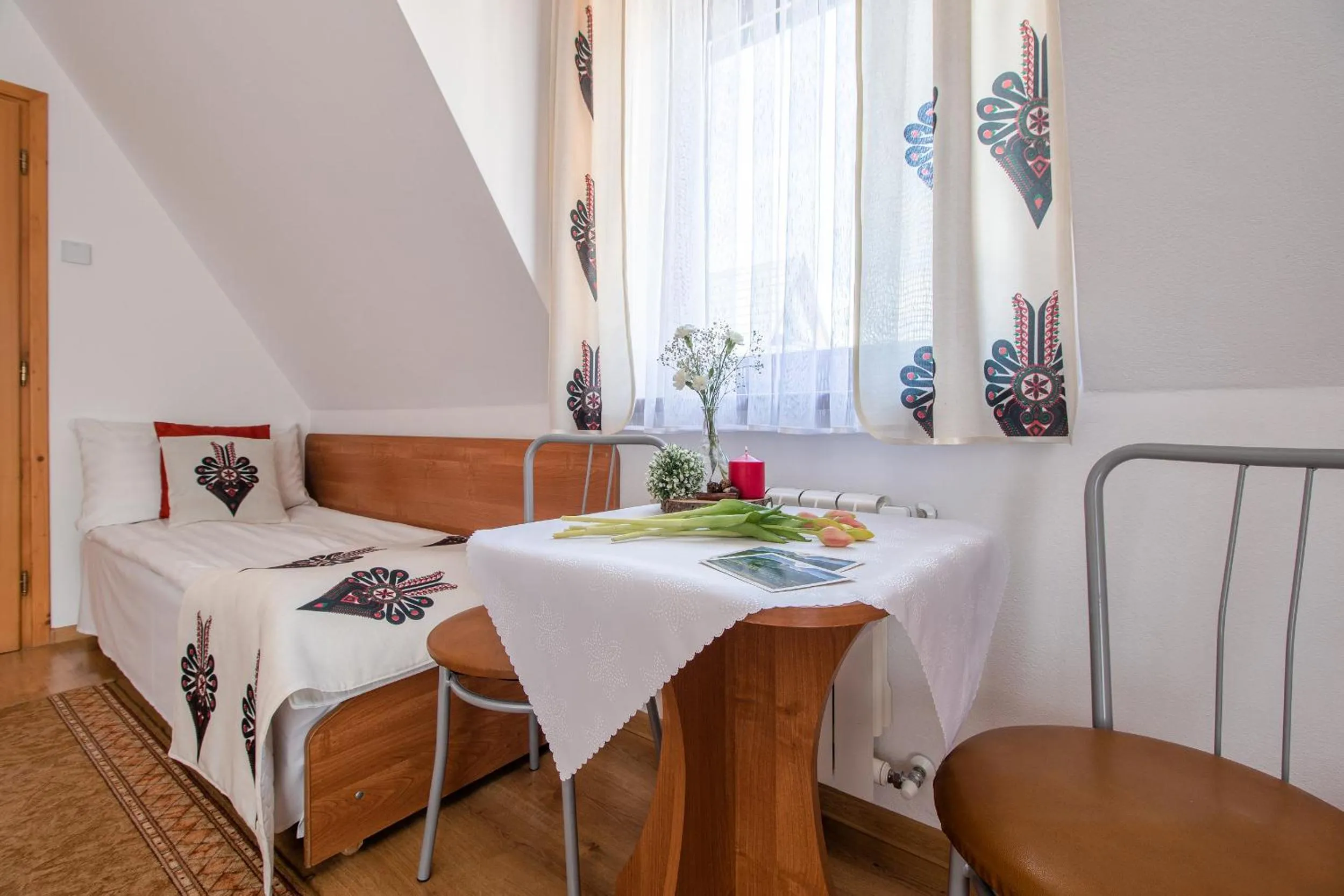 Photo of the whole room, Bed in Willa Wrzos