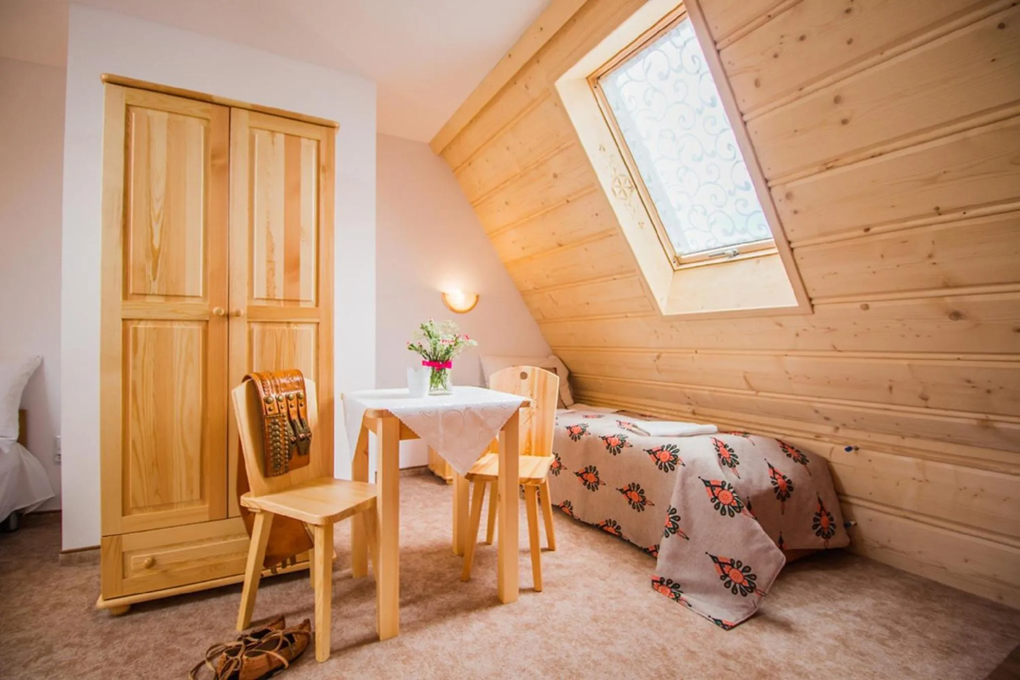 Photo of the whole room, Bed in Willa Wrzos