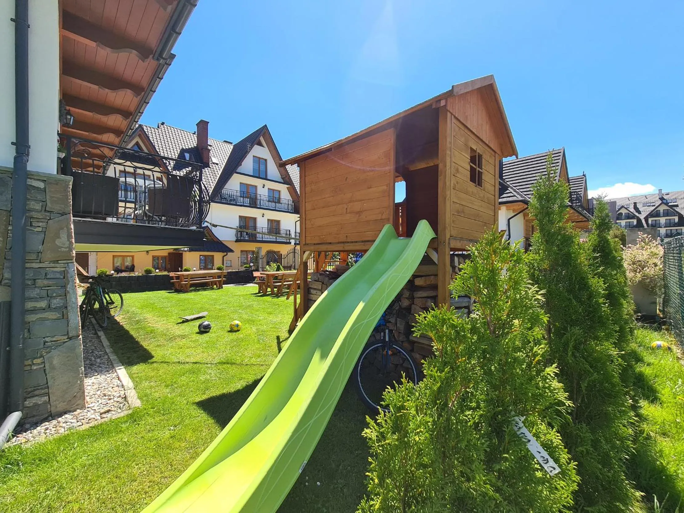 Property building in Willa Wrzos