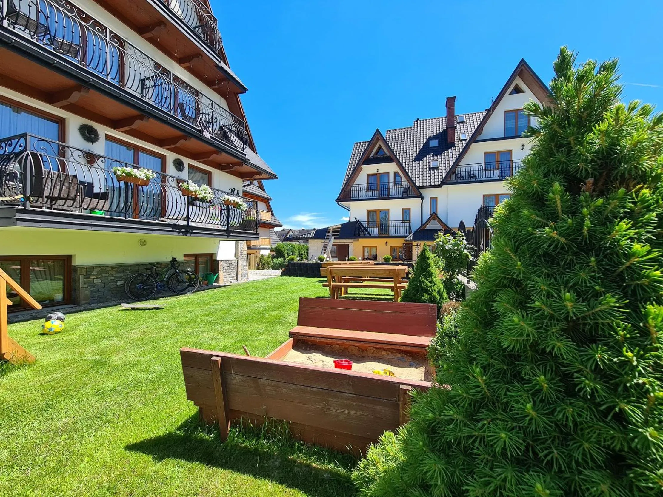 Property building in Willa Wrzos