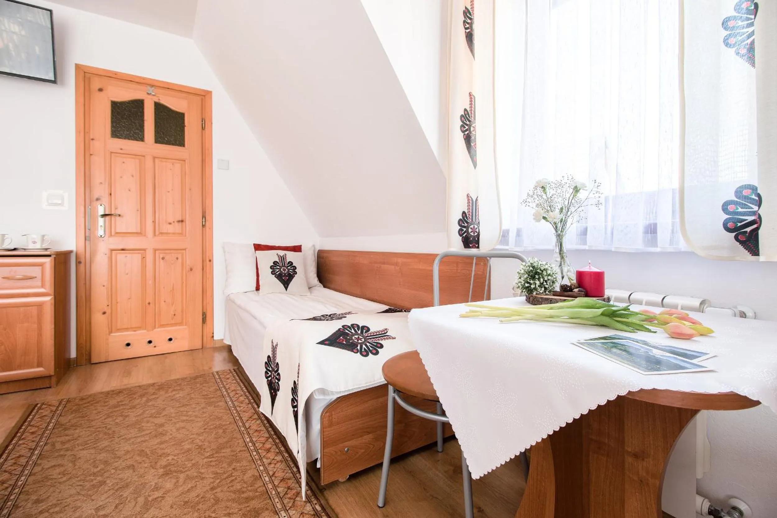 Photo of the whole room in Willa Wrzos