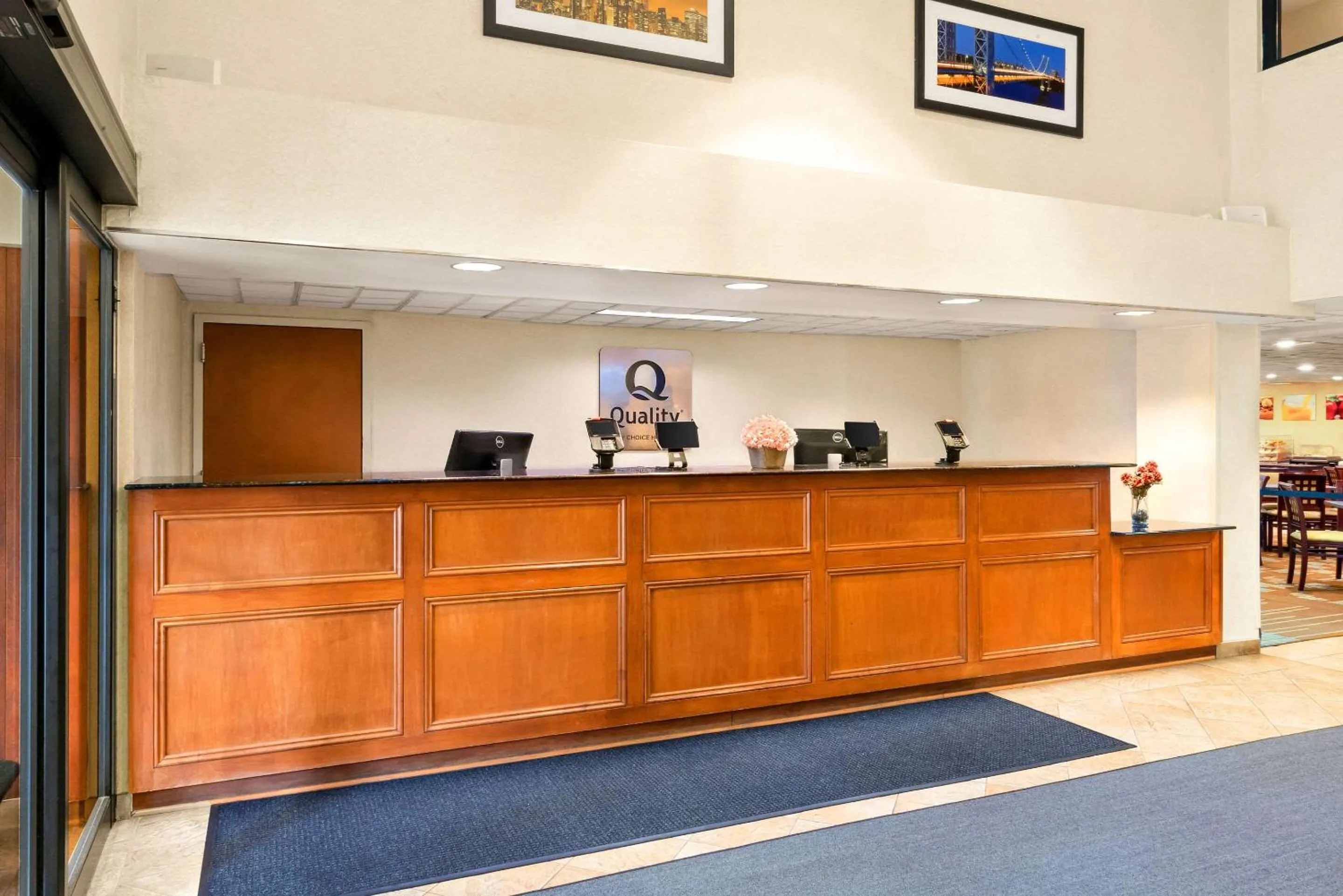 Lobby or reception in Quality Inn Edison-New Brunswick