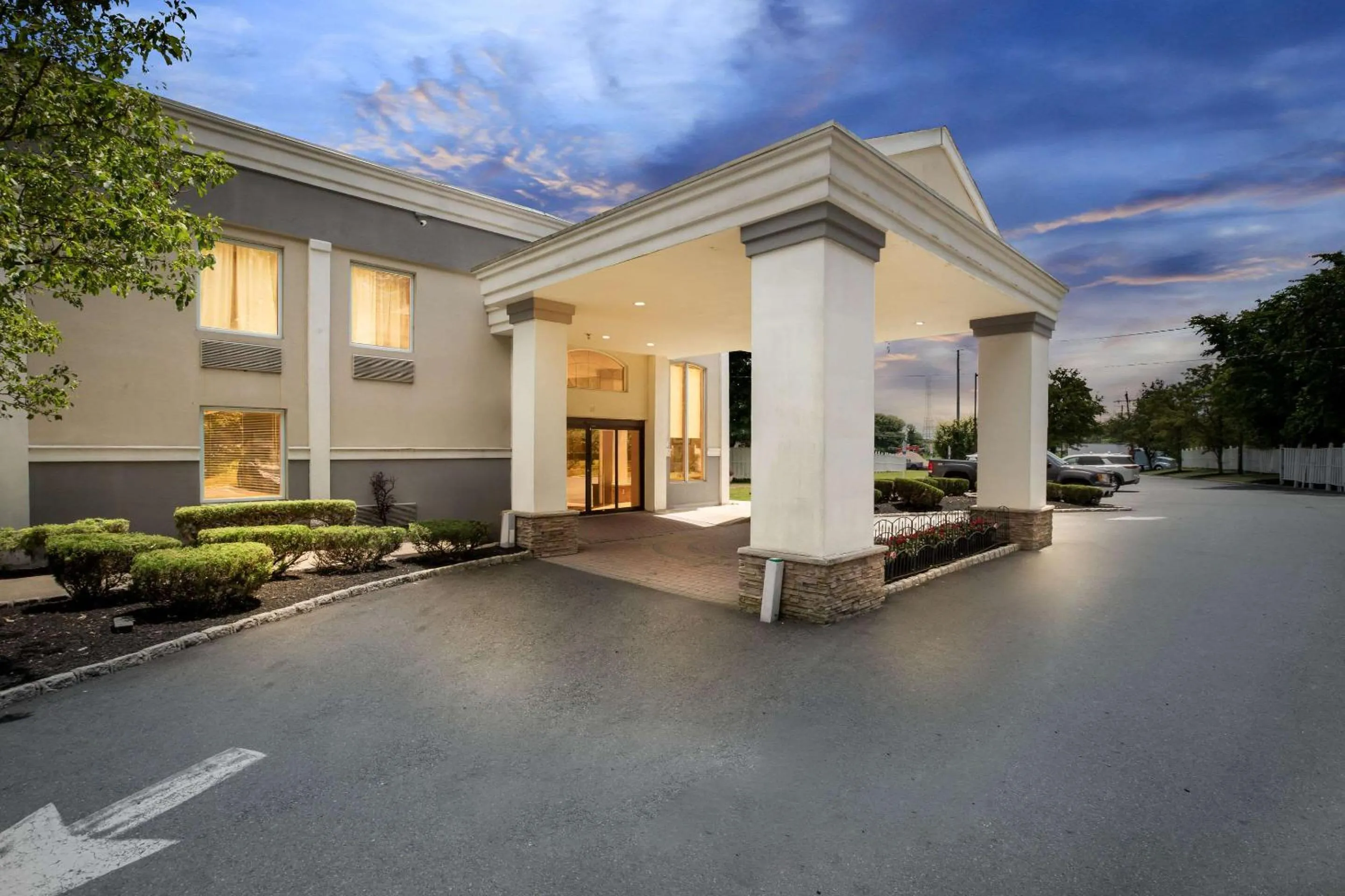 Property building in Quality Inn Edison-New Brunswick