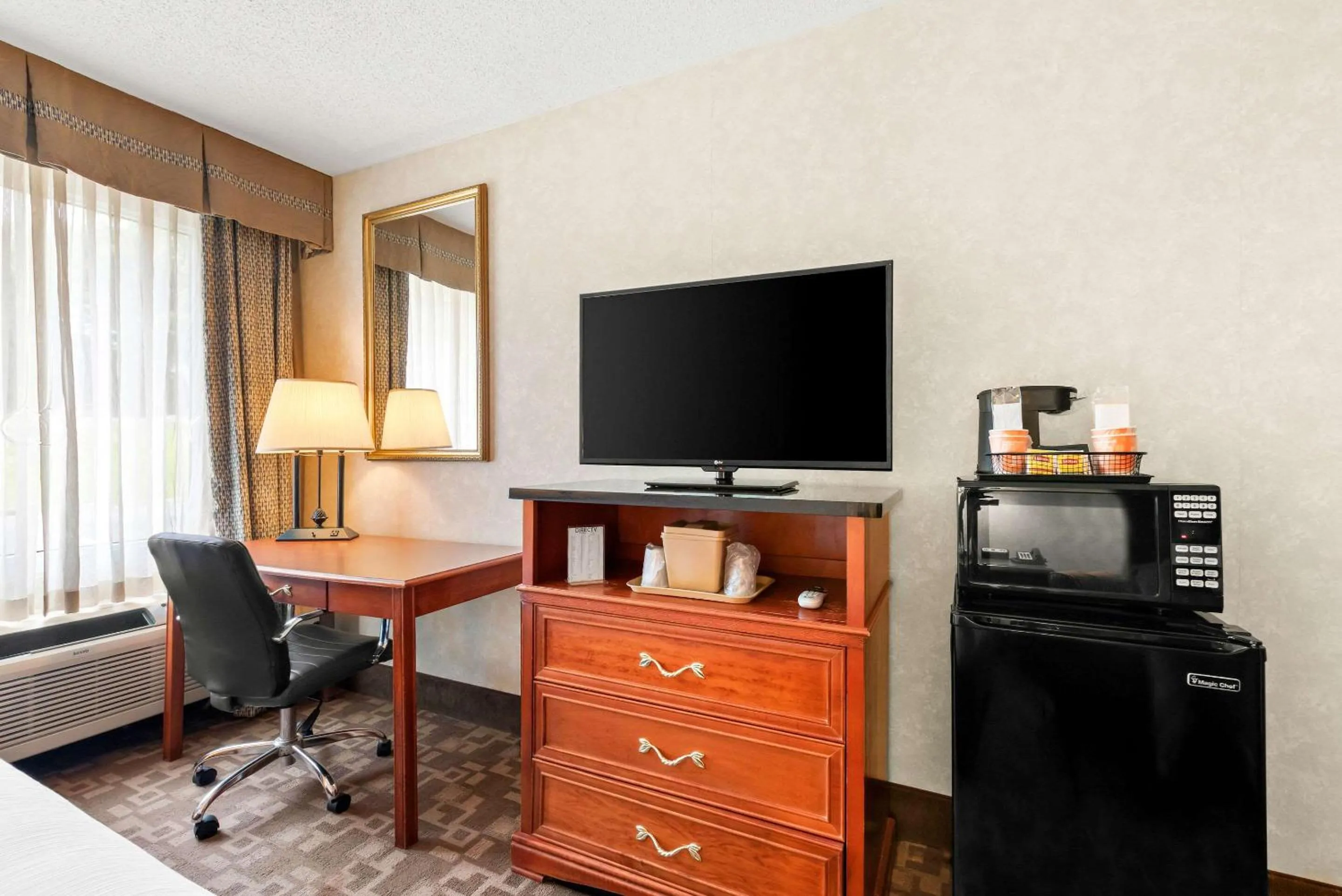 Bedroom in Quality Inn Edison-New Brunswick