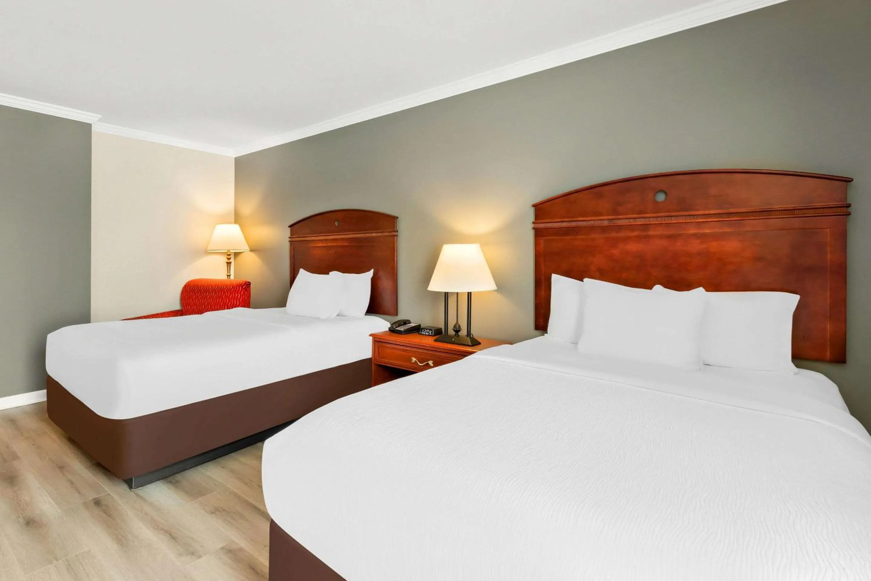 Bedroom, Bed in Quality Inn Edison-New Brunswick