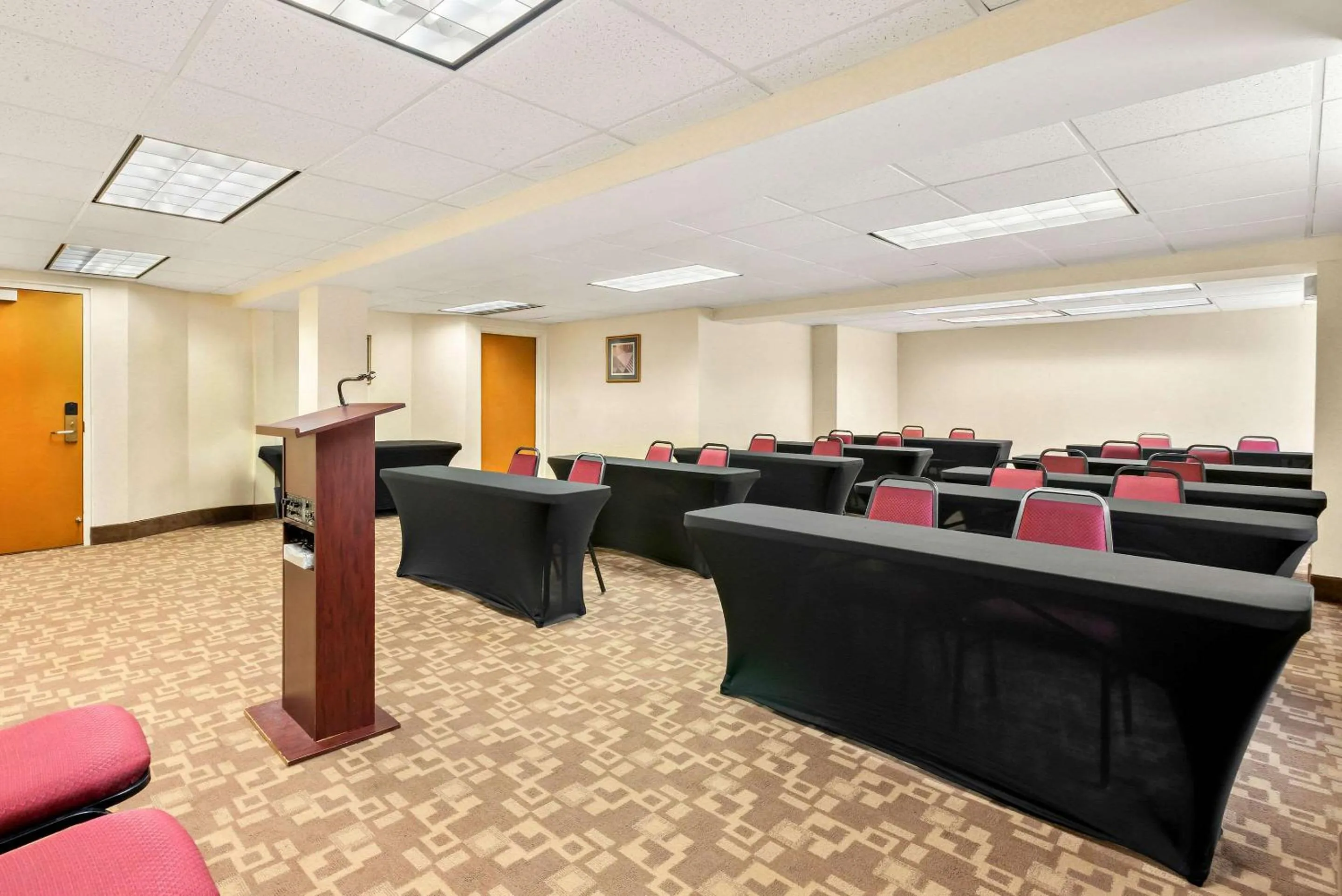 Meeting/conference room in Quality Inn Edison-New Brunswick