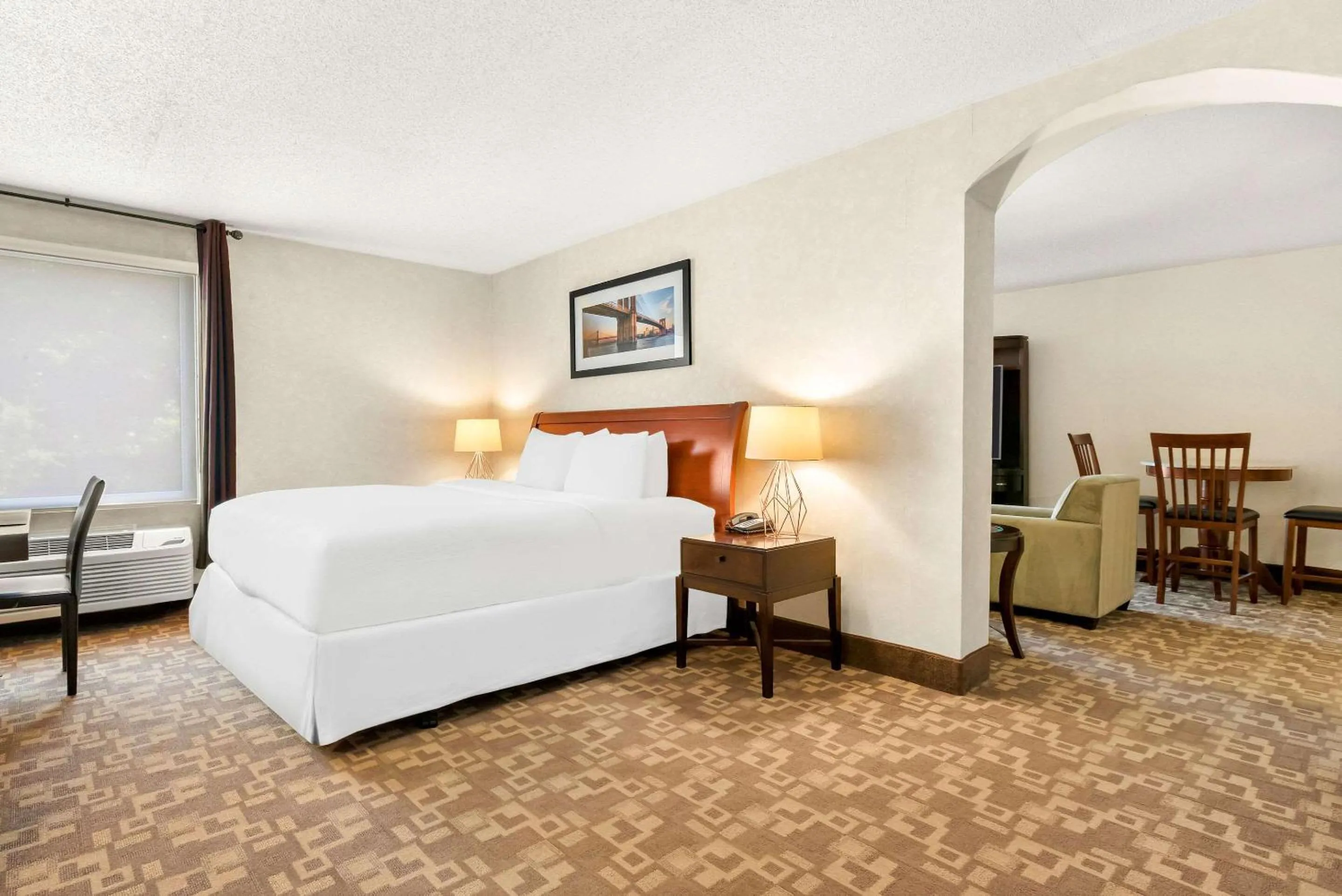 Bedroom, Bed in Quality Inn Edison-New Brunswick