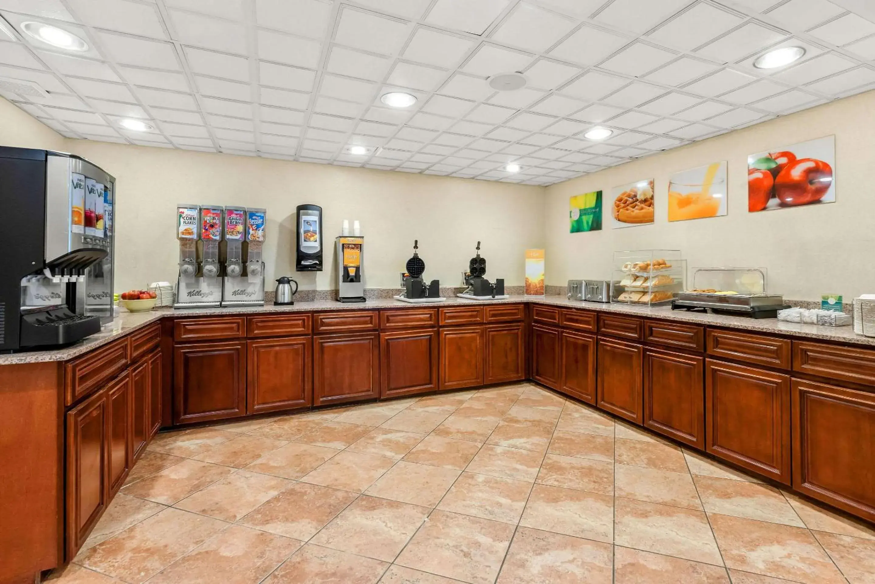 Breakfast in Quality Inn Edison-New Brunswick Breakfast in Quality Inn Edison-New Brunswick