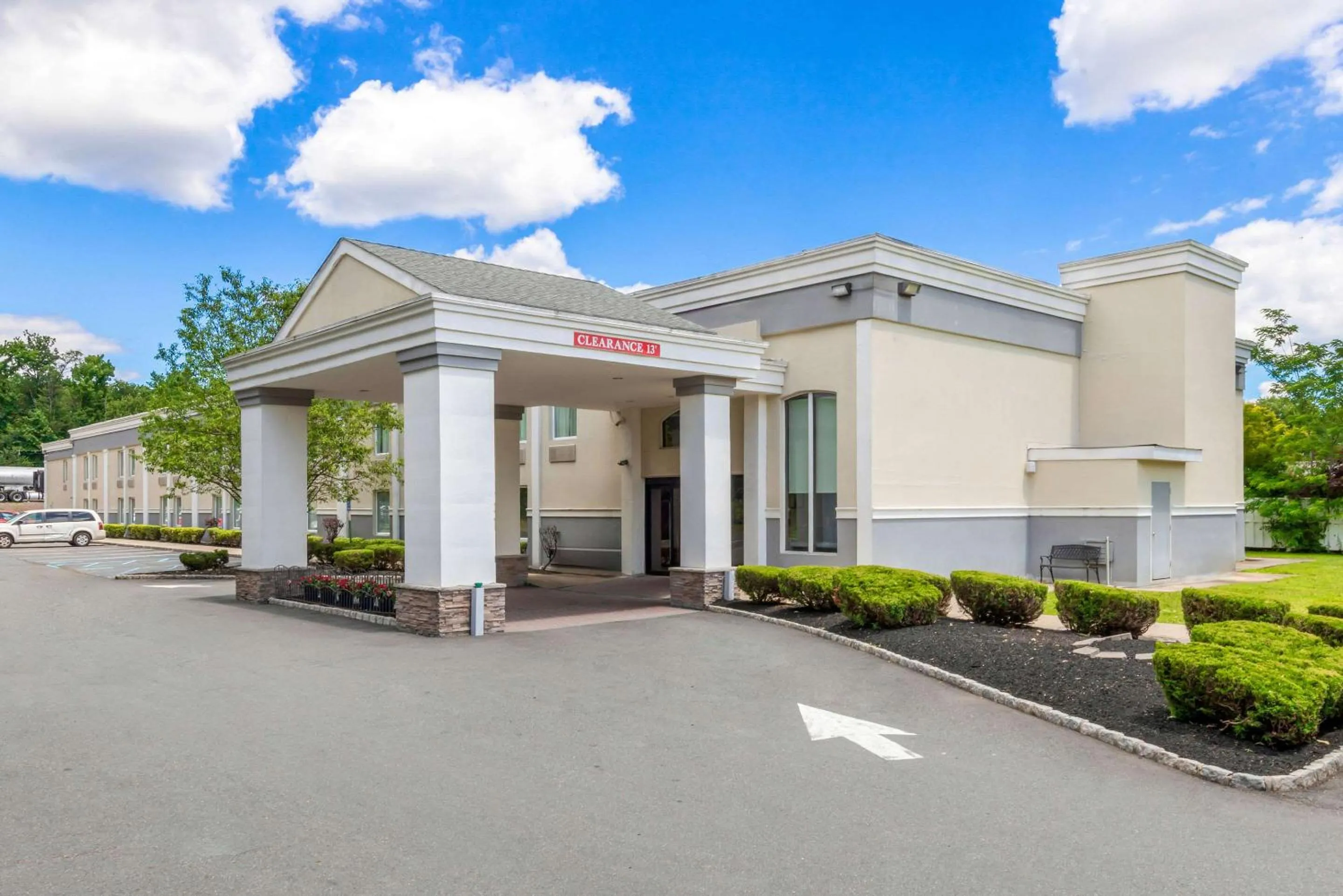 Property building in Quality Inn Edison-New Brunswick