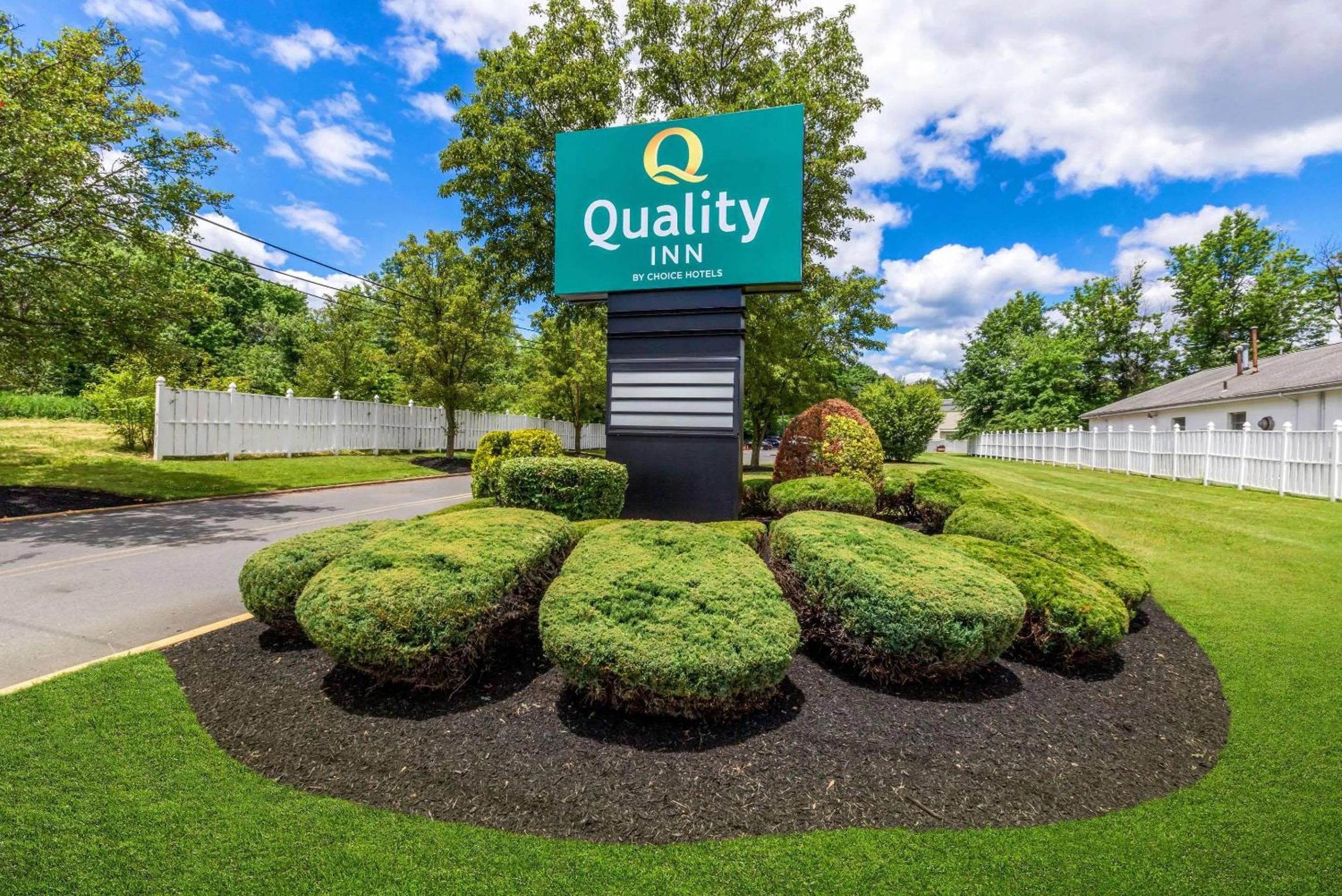 Property building in Quality Inn Edison-New Brunswick