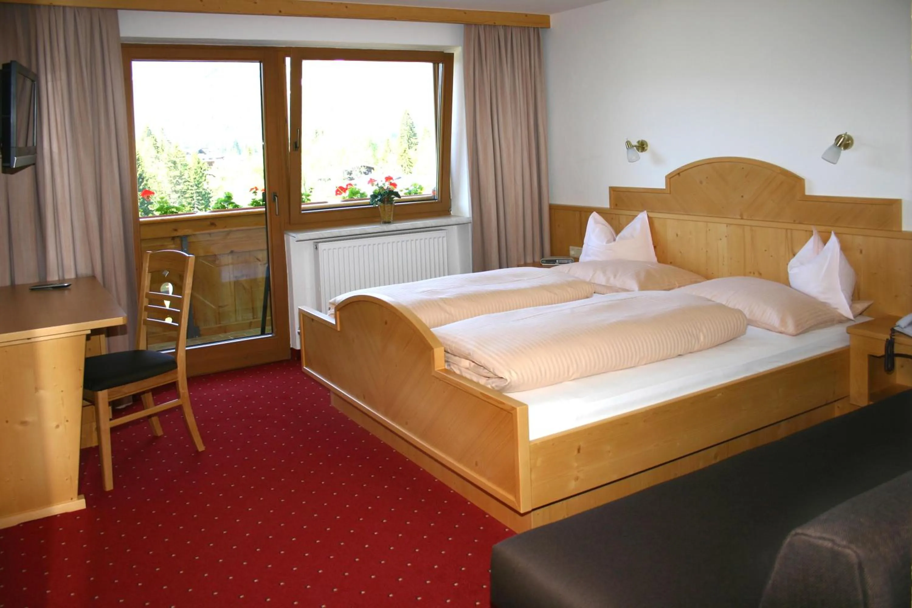 Bedroom, Bed in Hotel Hochland
