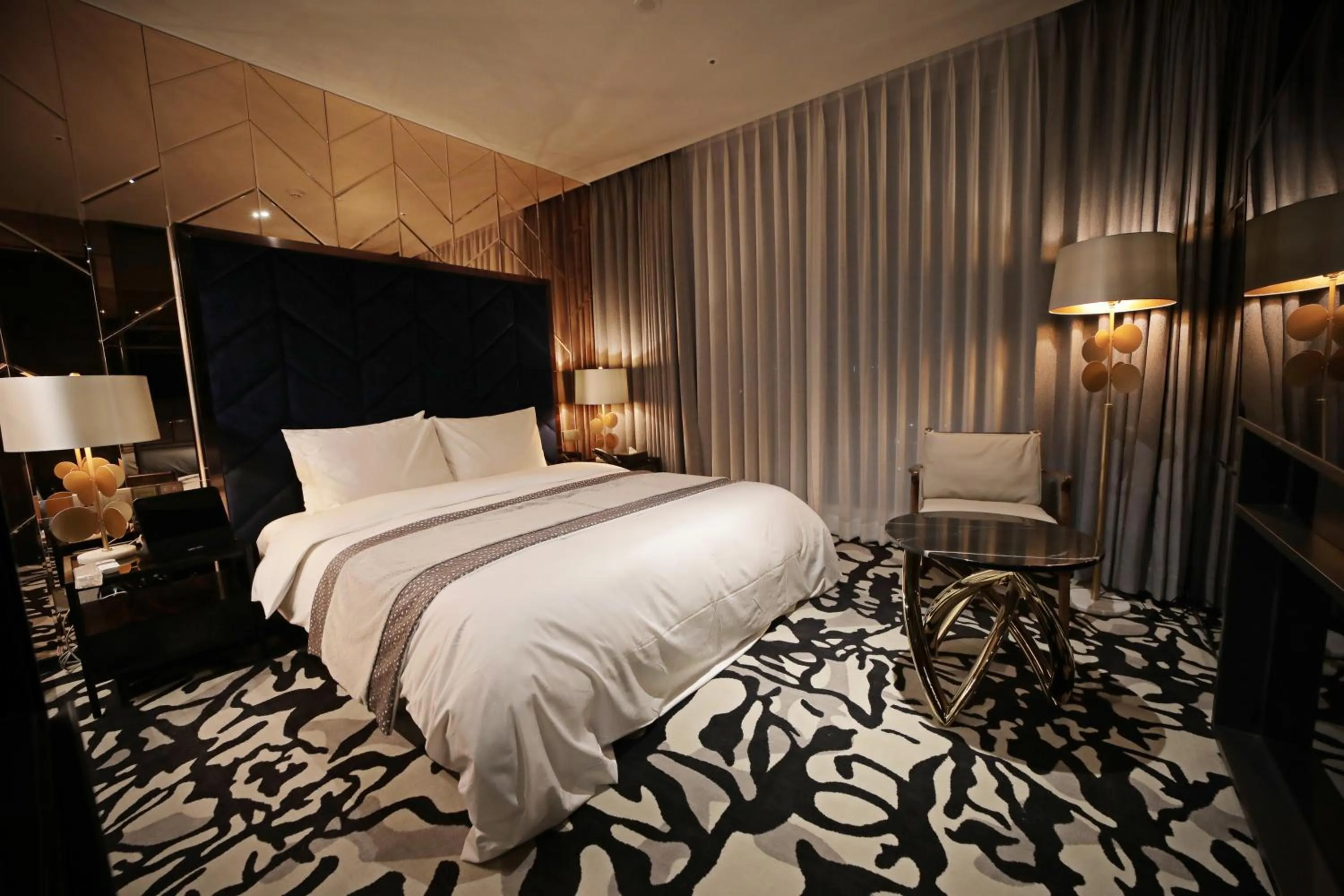 Bed in Best Louis Hamilton Hotel Gwangan