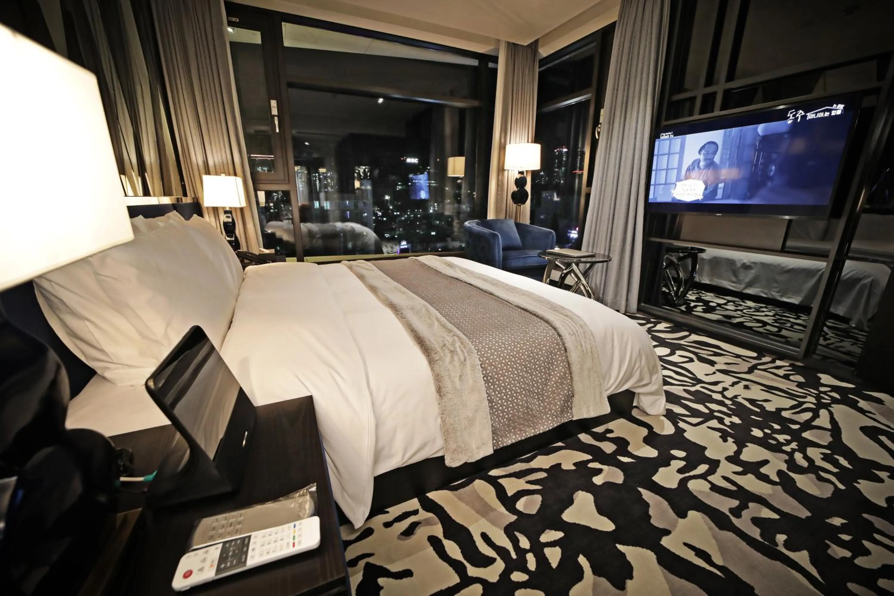 Bed in Best Louis Hamilton Hotel Gwangan