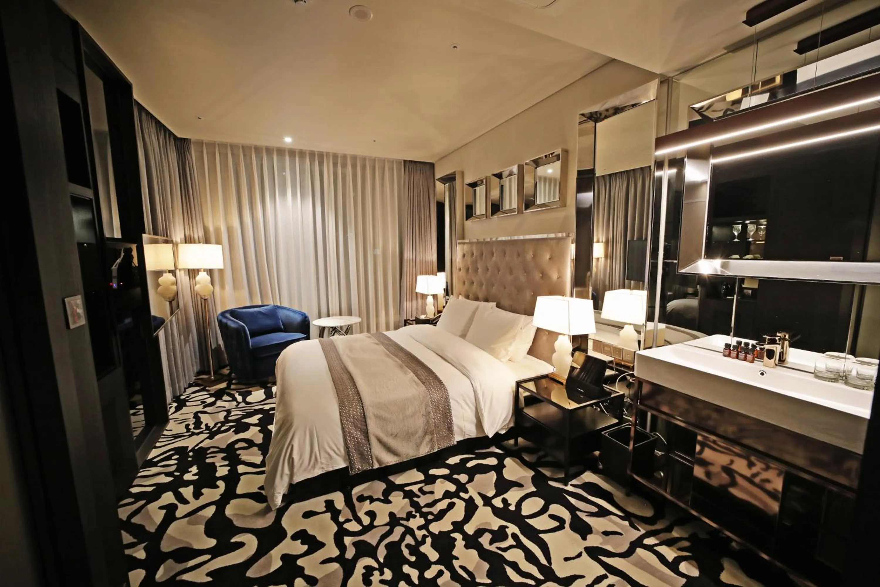 Bed in Best Louis Hamilton Hotel Gwangan