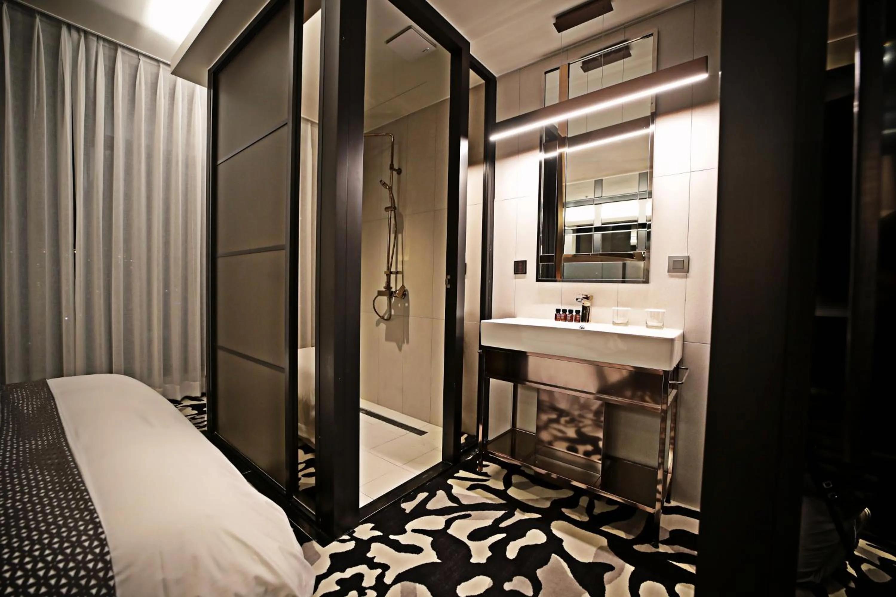 Bed in Best Louis Hamilton Hotel Gwangan