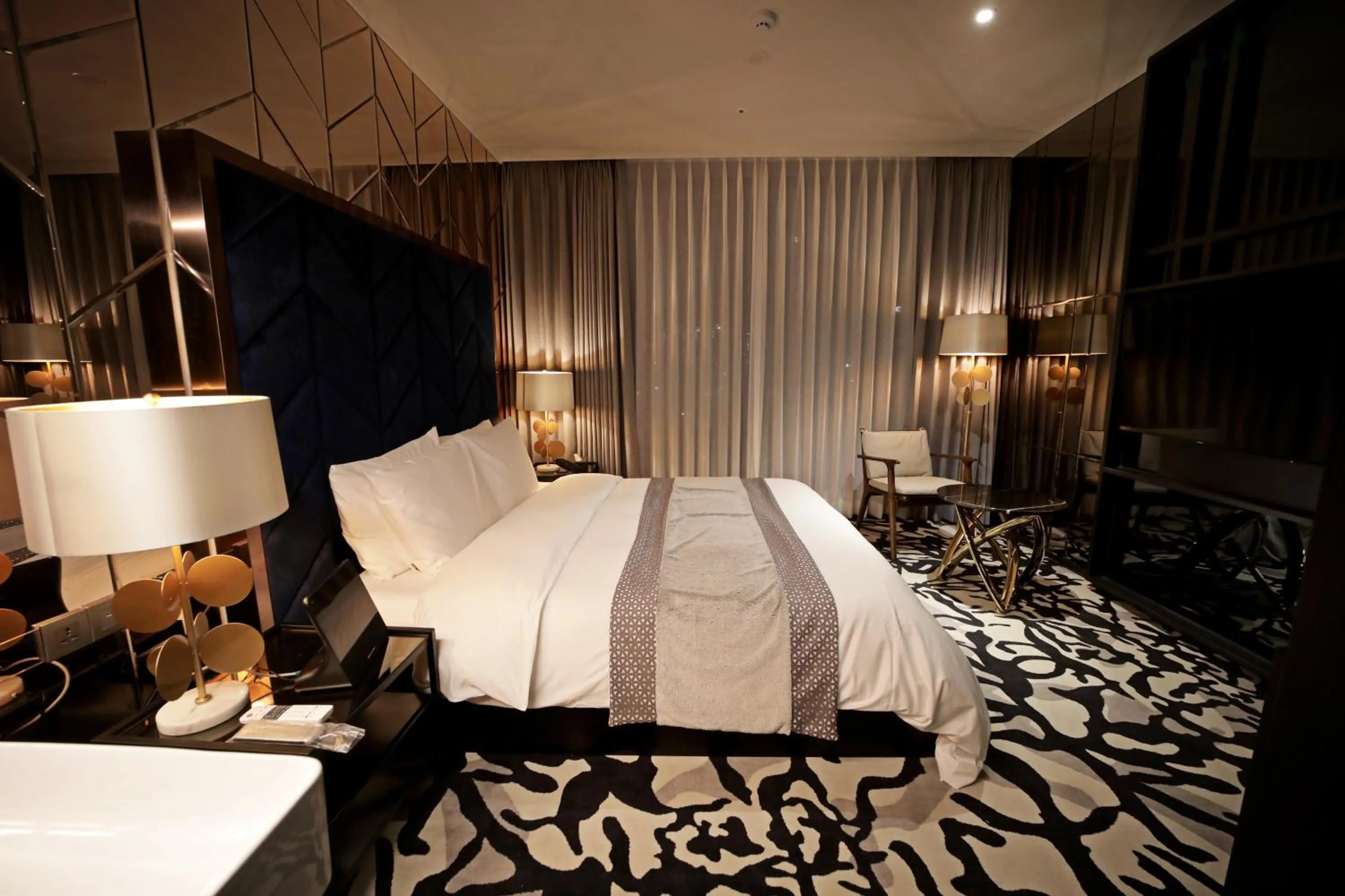 Bed in Best Louis Hamilton Hotel Gwangan