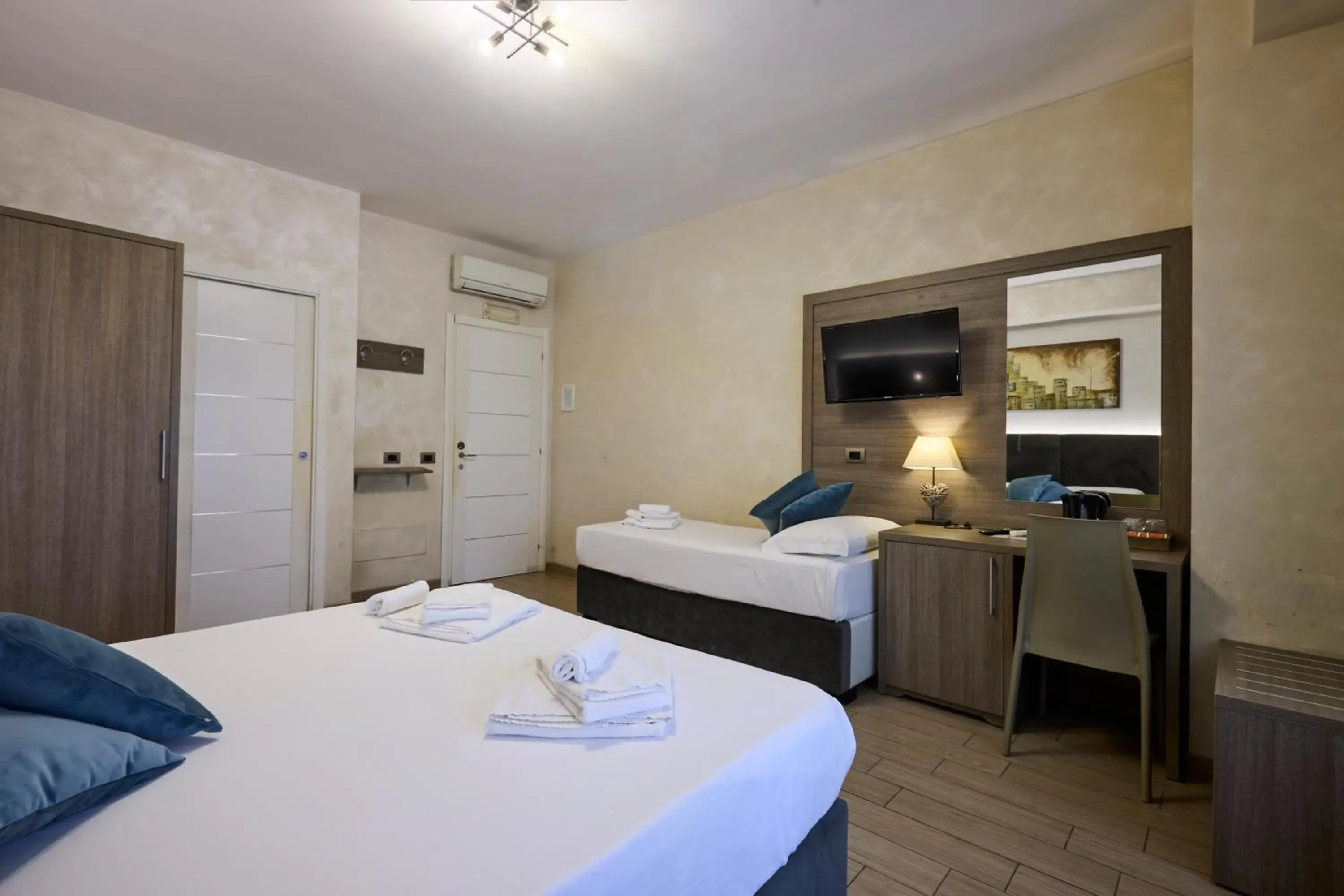Quadruple Room in Relais Tiburtina Quadruple Room in Relais Tiburtina