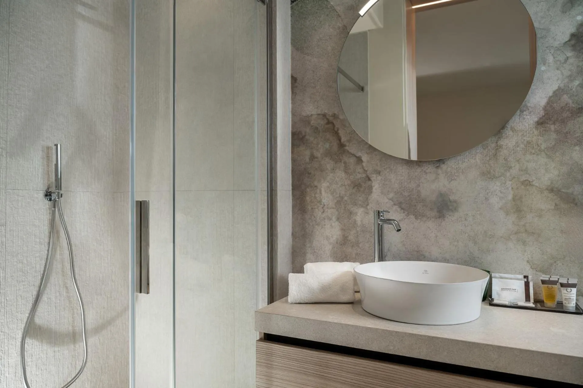 Shower in Hotel Ambasciatori