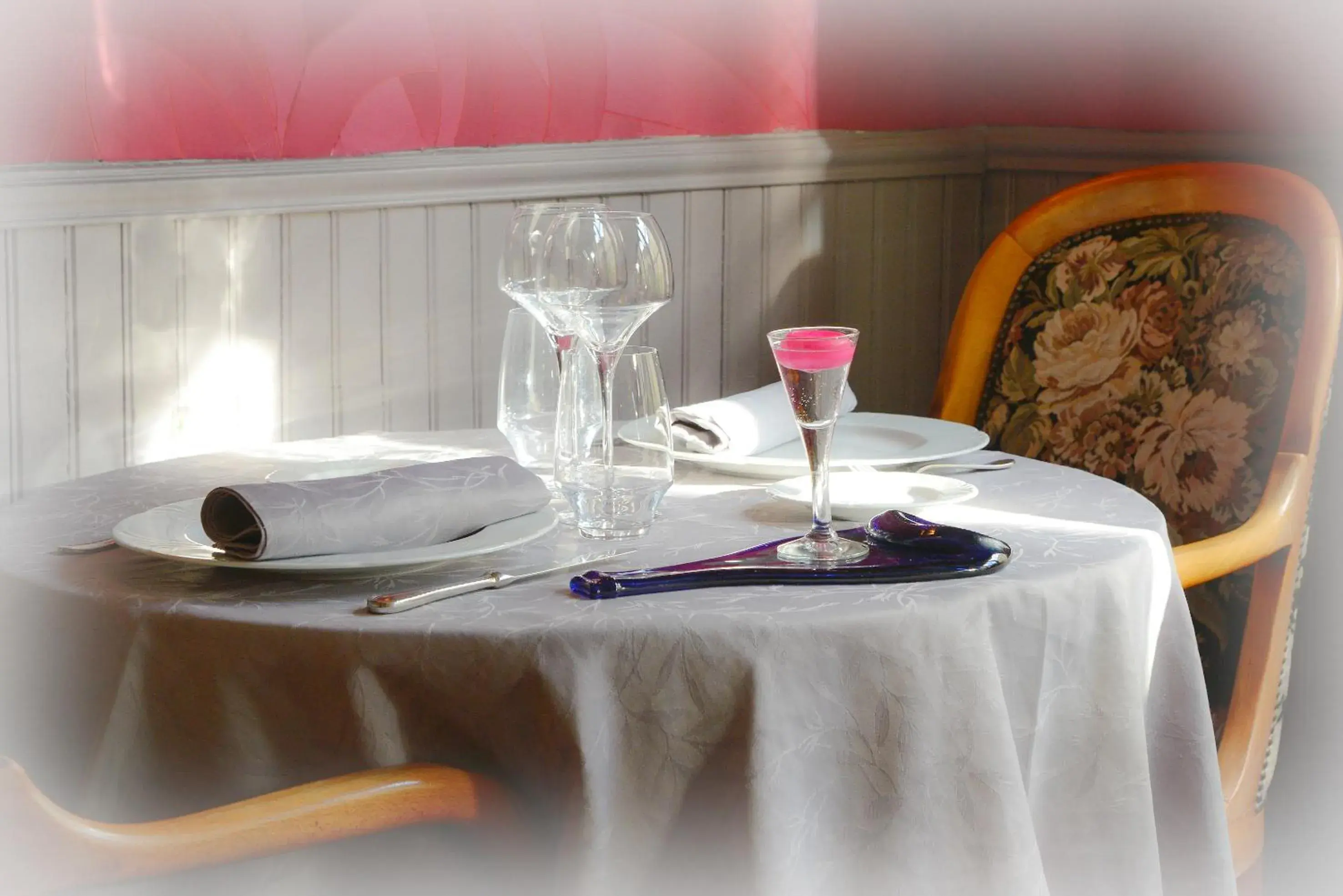 Logis Hôtel et Restaurant du Dauphin Logis Hôtel et Restaurant du Dauphin