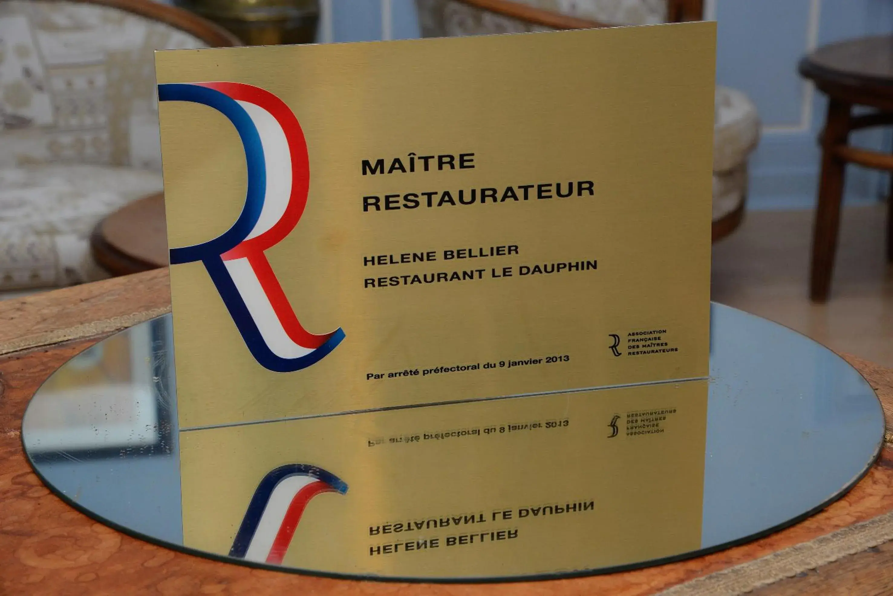 Logis Hôtel et Restaurant du Dauphin Logis Hôtel et Restaurant du Dauphin