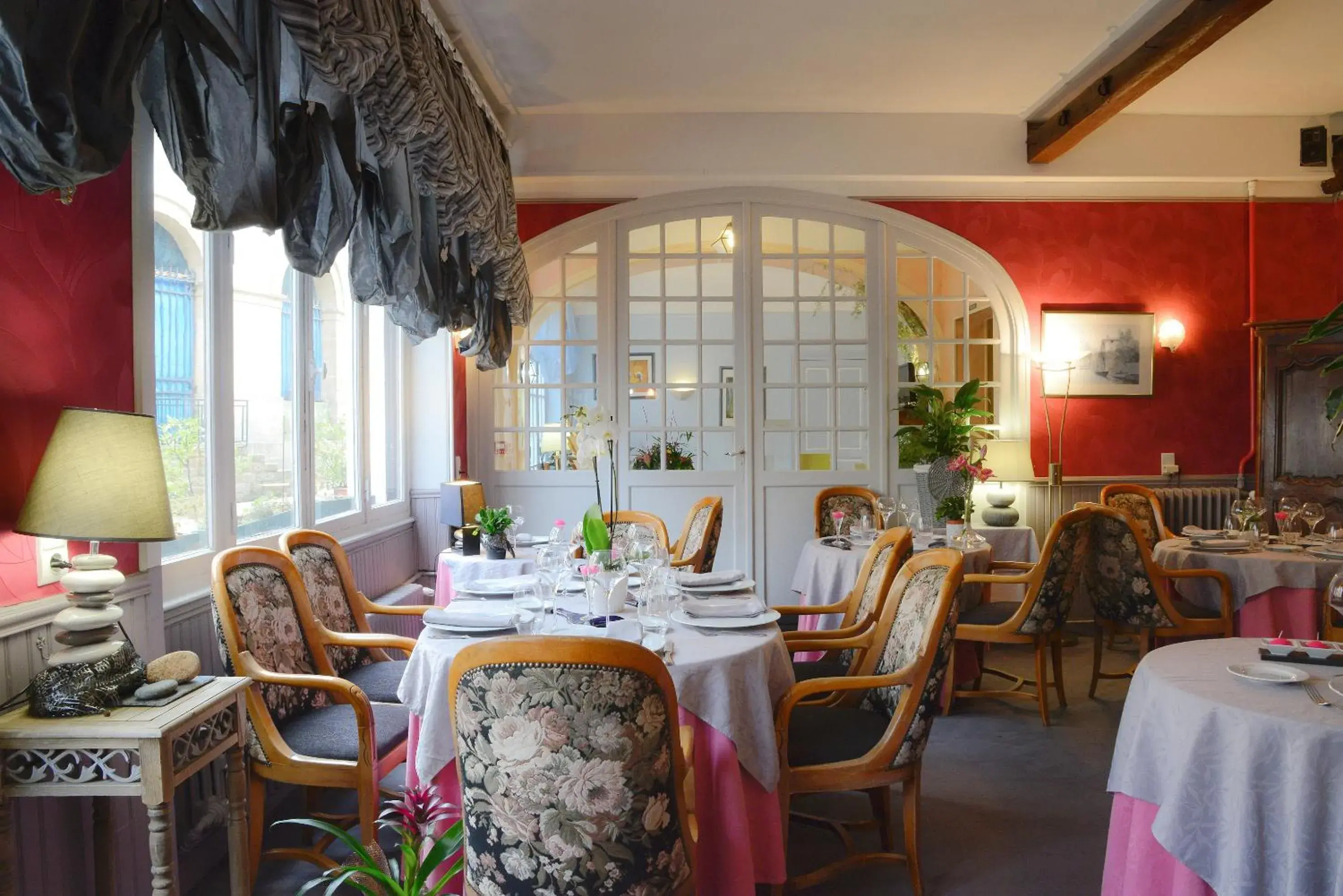 Logis Hôtel et Restaurant du Dauphin Logis Hôtel et Restaurant du Dauphin