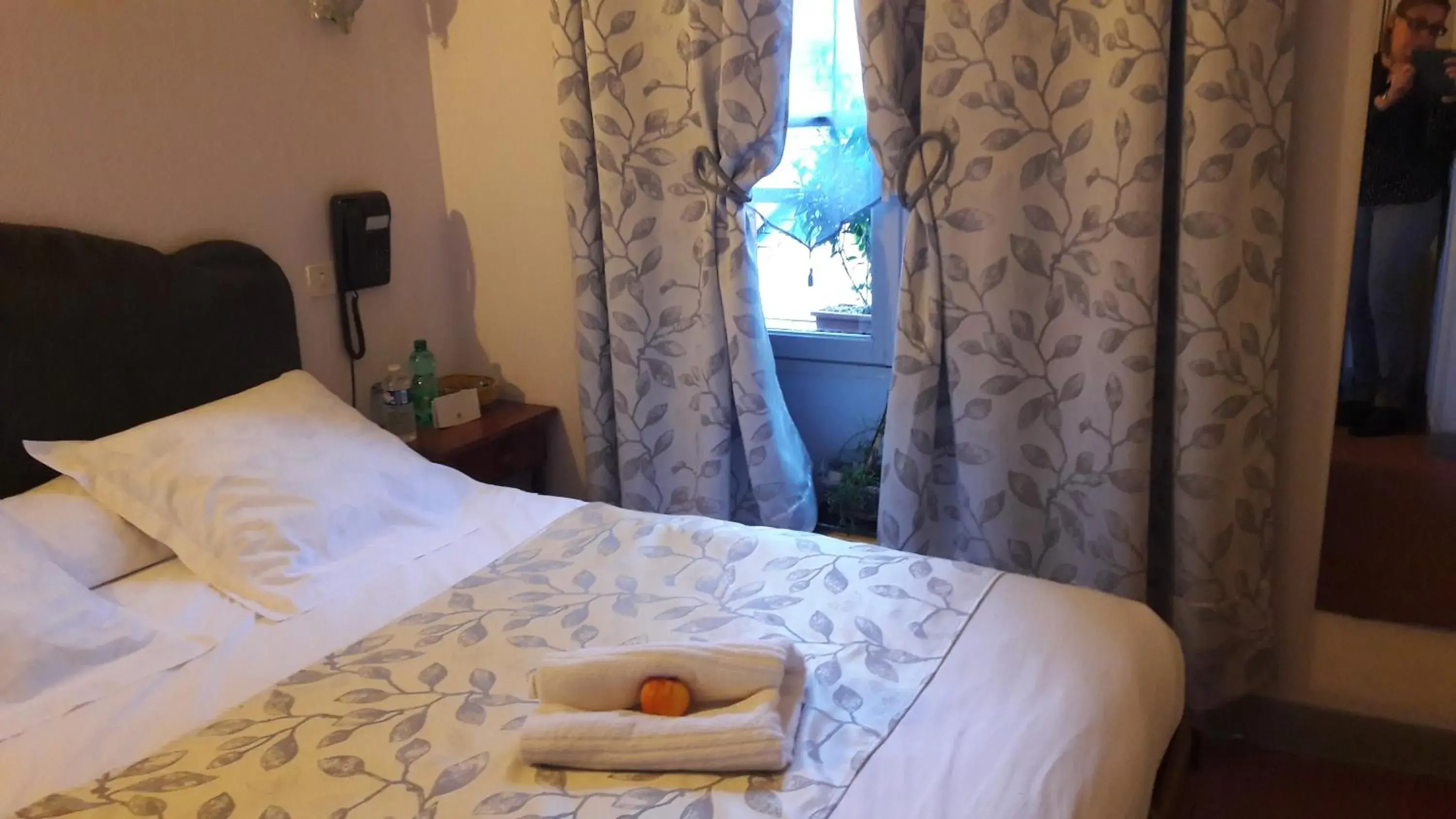 Bed in Logis Hôtel et Restaurant du Dauphin Bed in Logis Hôtel et Restaurant du Dauphin