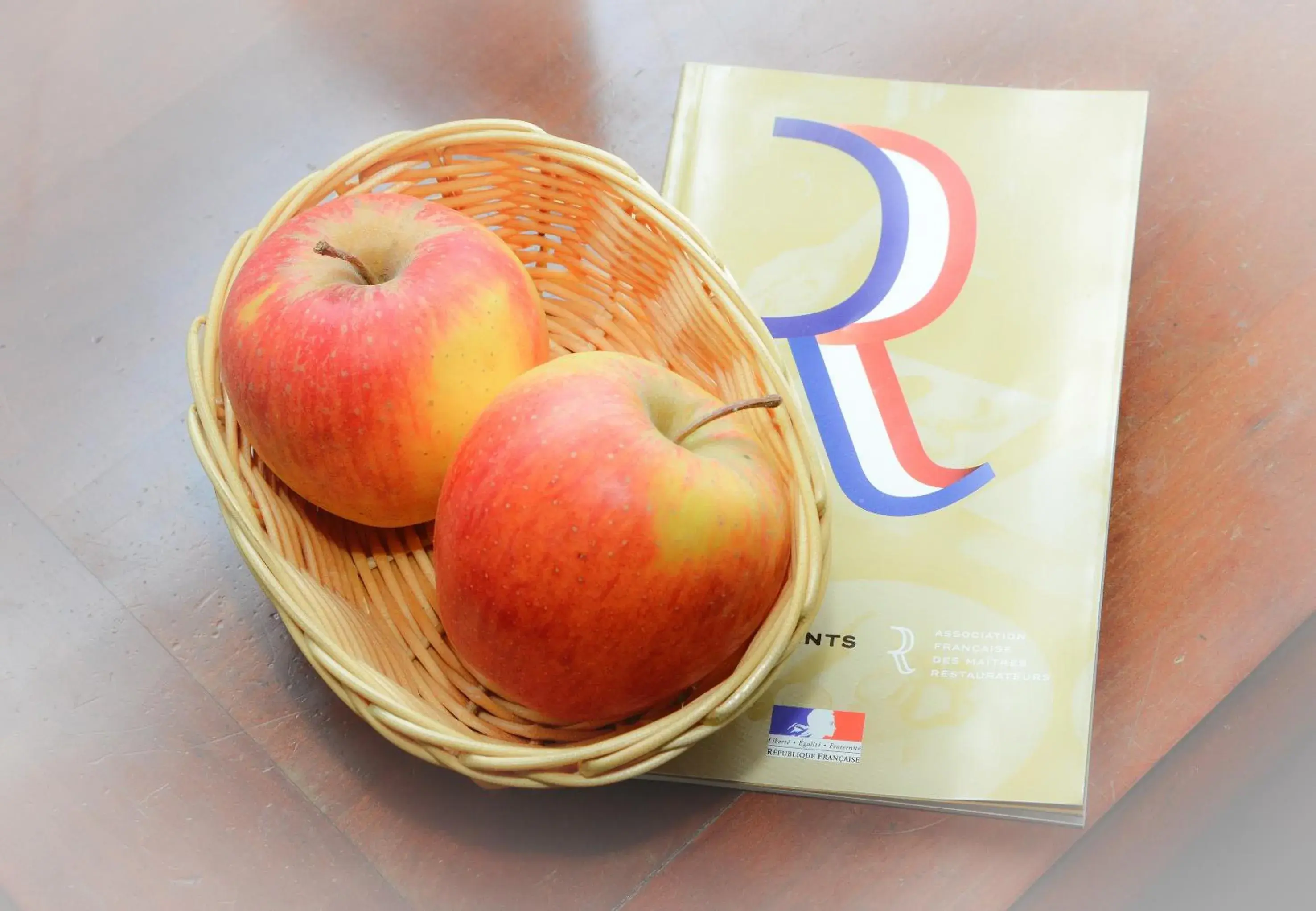 Logis Hôtel et Restaurant du Dauphin Logis Hôtel et Restaurant du Dauphin