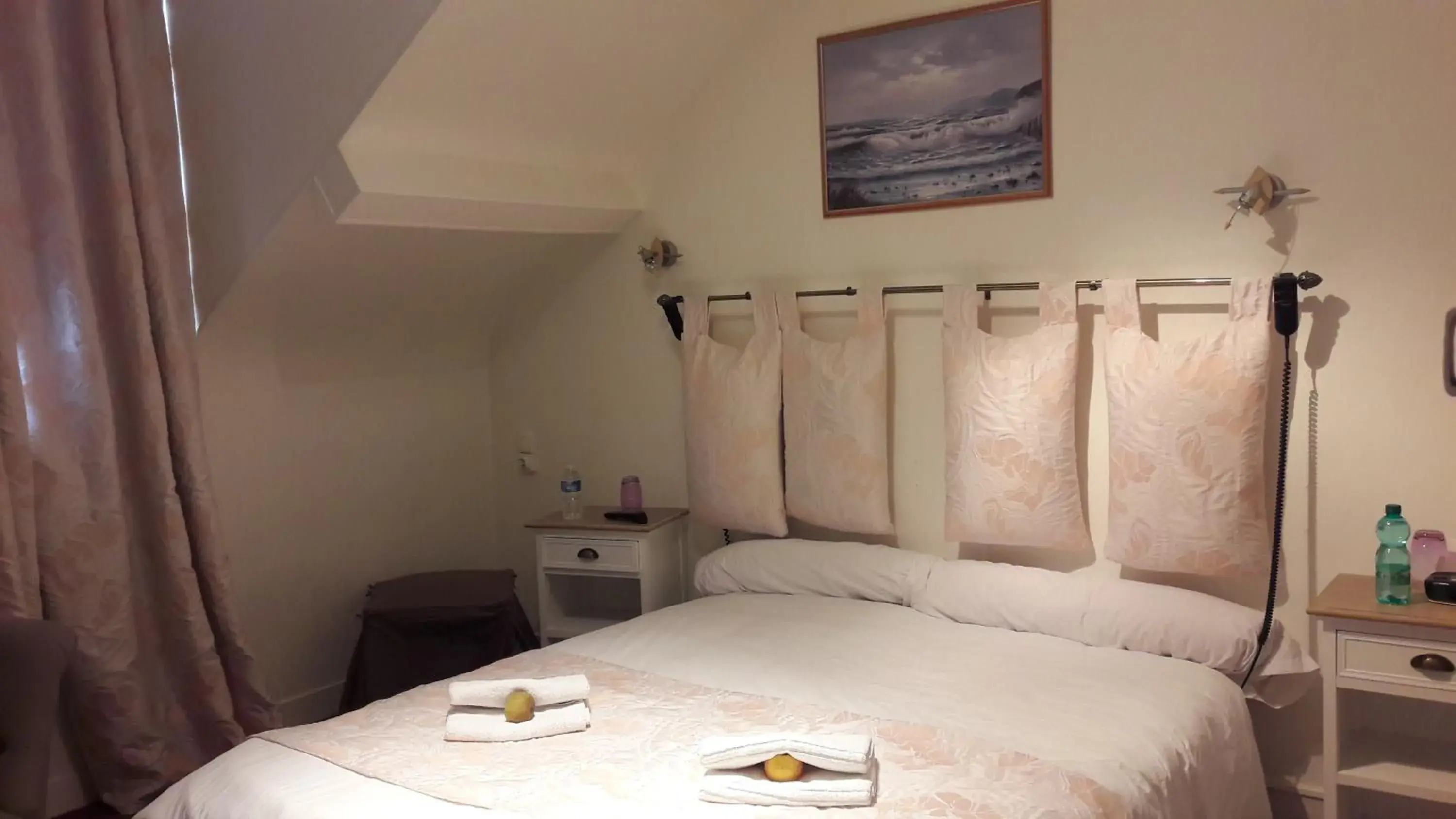 Bed in Logis Hôtel et Restaurant du Dauphin Bed in Logis Hôtel et Restaurant du Dauphin