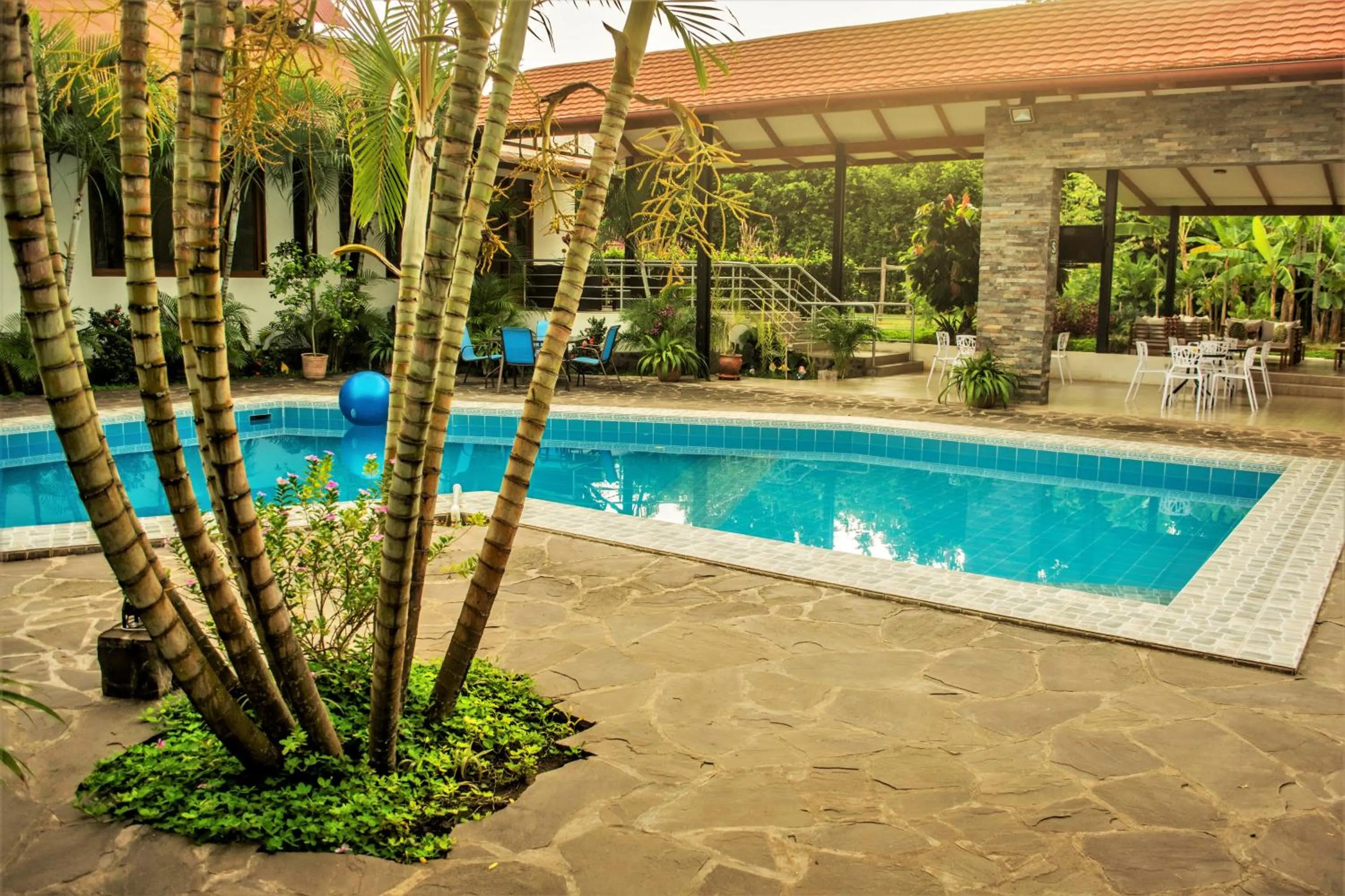 Pool view in Colina de Montalva Casa Hotel