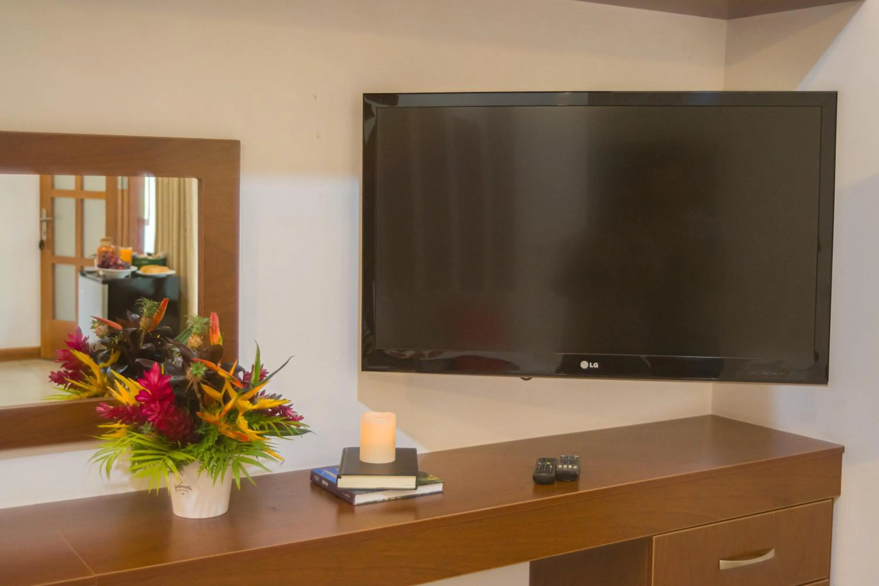 TV and multimedia in Colina de Montalva Casa Hotel
